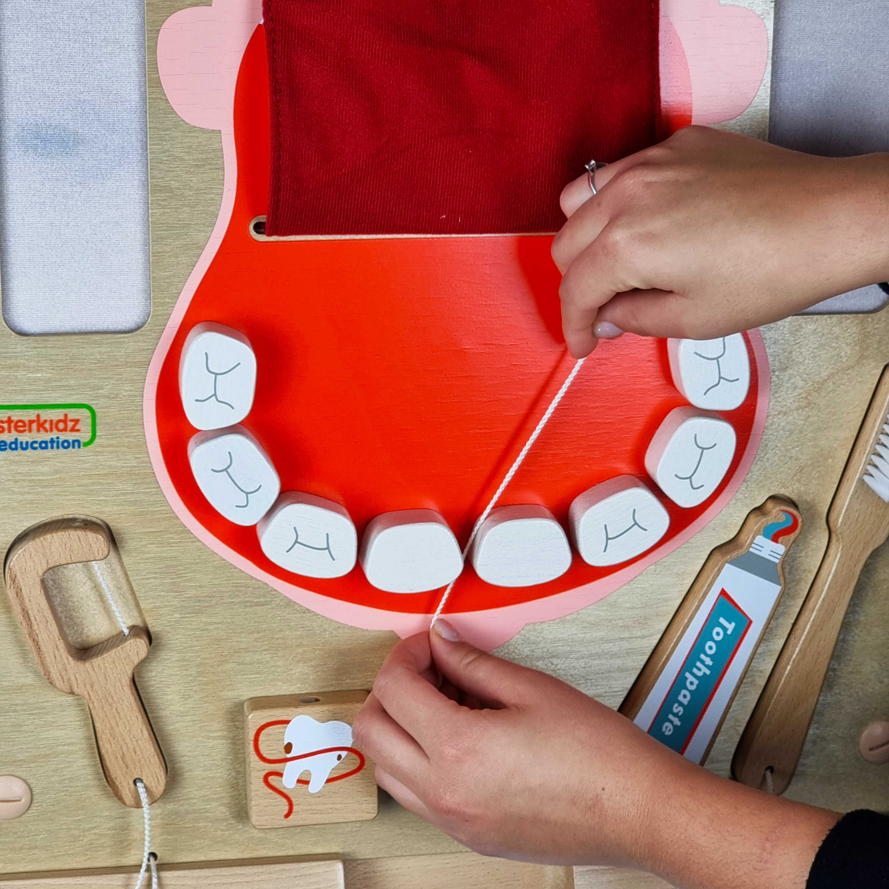 Higiena jamy ustnej ścienna tablica sensoryczna flex montessori