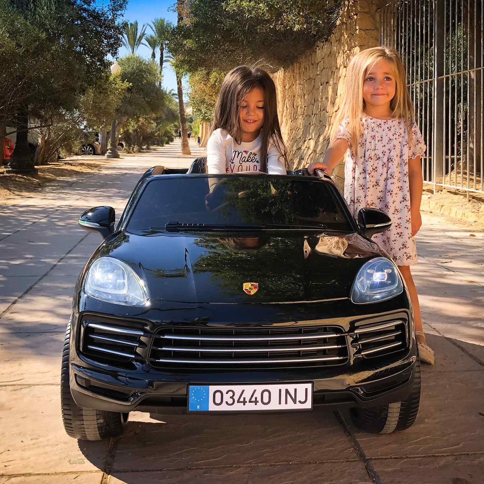 Porsche cayenne s samochód dwuosobowy na akumulator 12v r/c mp3