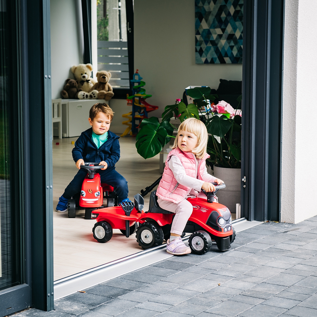Jeździk traktorek baby case ih ride-on czerwony z przyczepką + akc. od 12 miesięcy