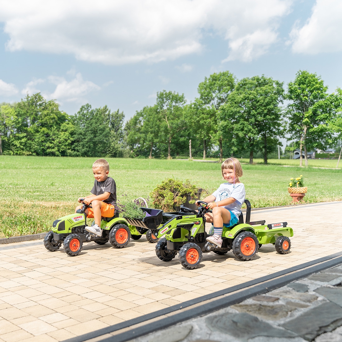 Traktor claas zielony na pedały z przyczepą + klakson od 2 lat.