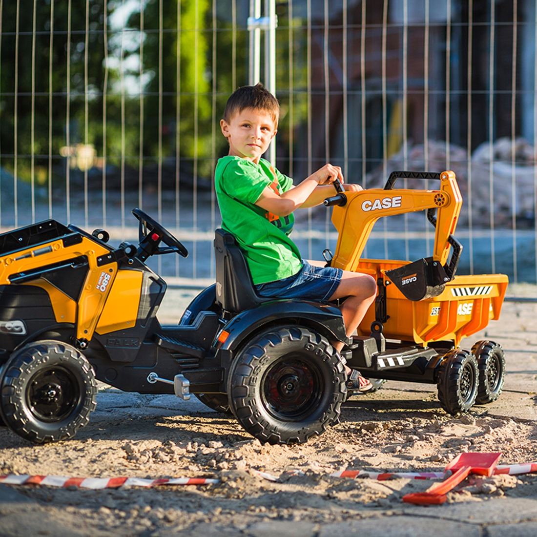 Traktor case ih backhoe pomarańczowy z przyczepką ruchoma łyżka od 3 lat