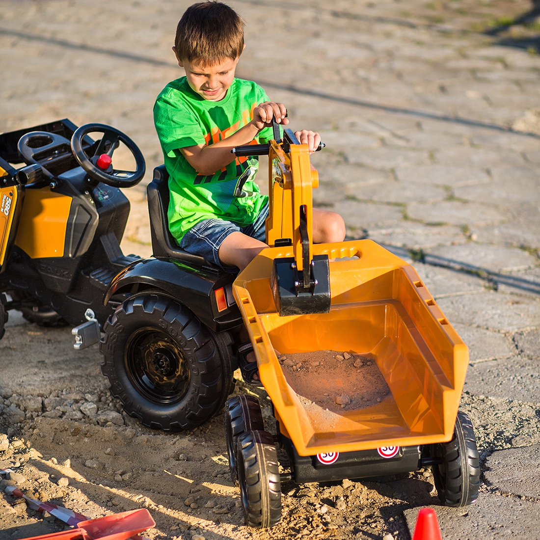Traktor case ih backhoe pomarańczowy z przyczepką ruchoma łyżka od 3 lat