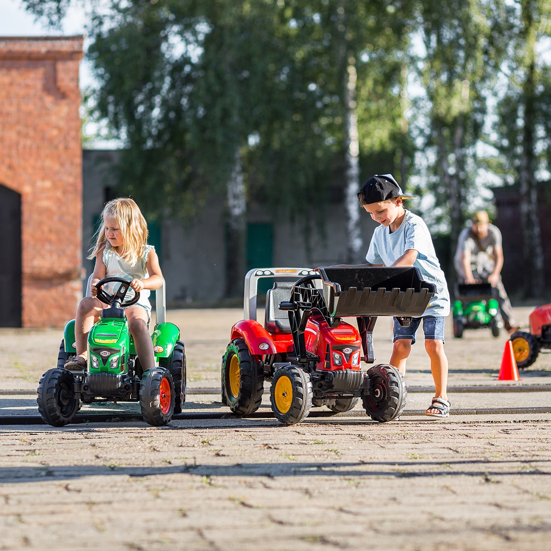 Traktorek red supercharger na pedały z przyczepką otwierany od 3 lat