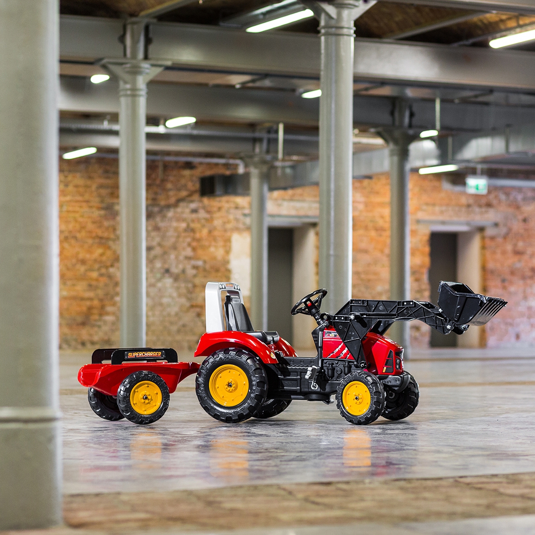 Traktor red supercharger na pedały z przyczepą od 3 lat