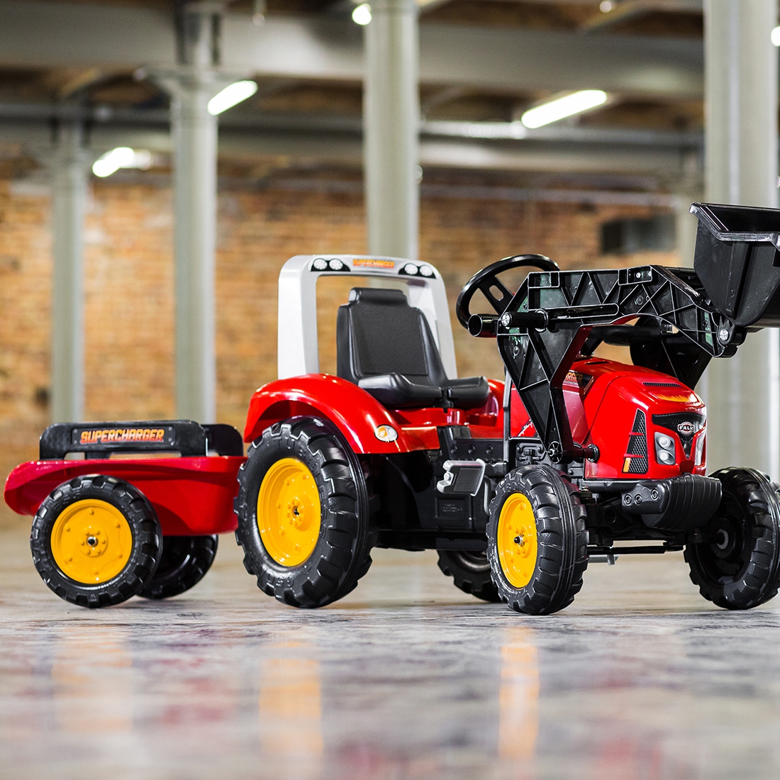 Traktor red supercharger na pedały z przyczepą od 3 lat