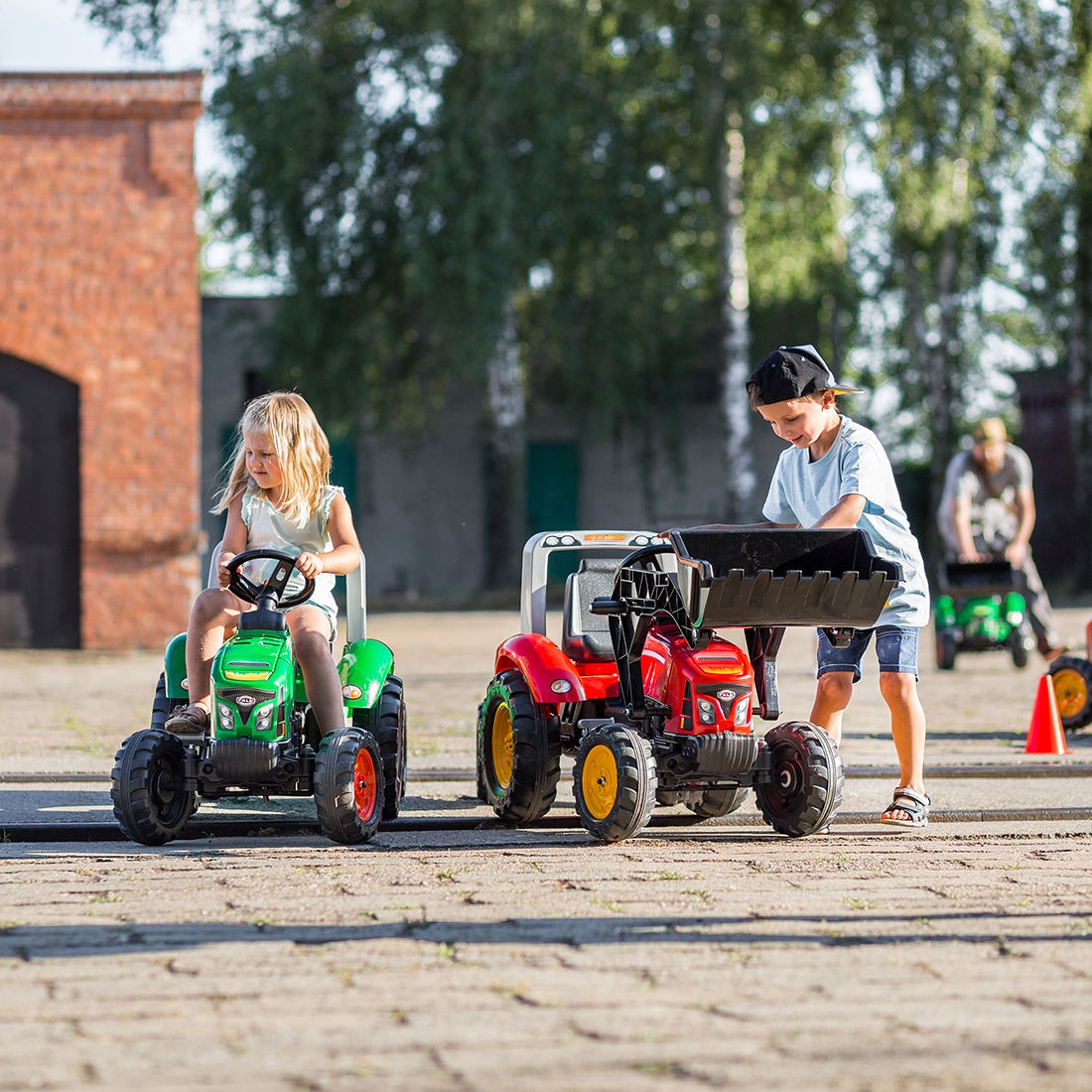Traktor red supercharger na pedały z przyczepą od 3 lat