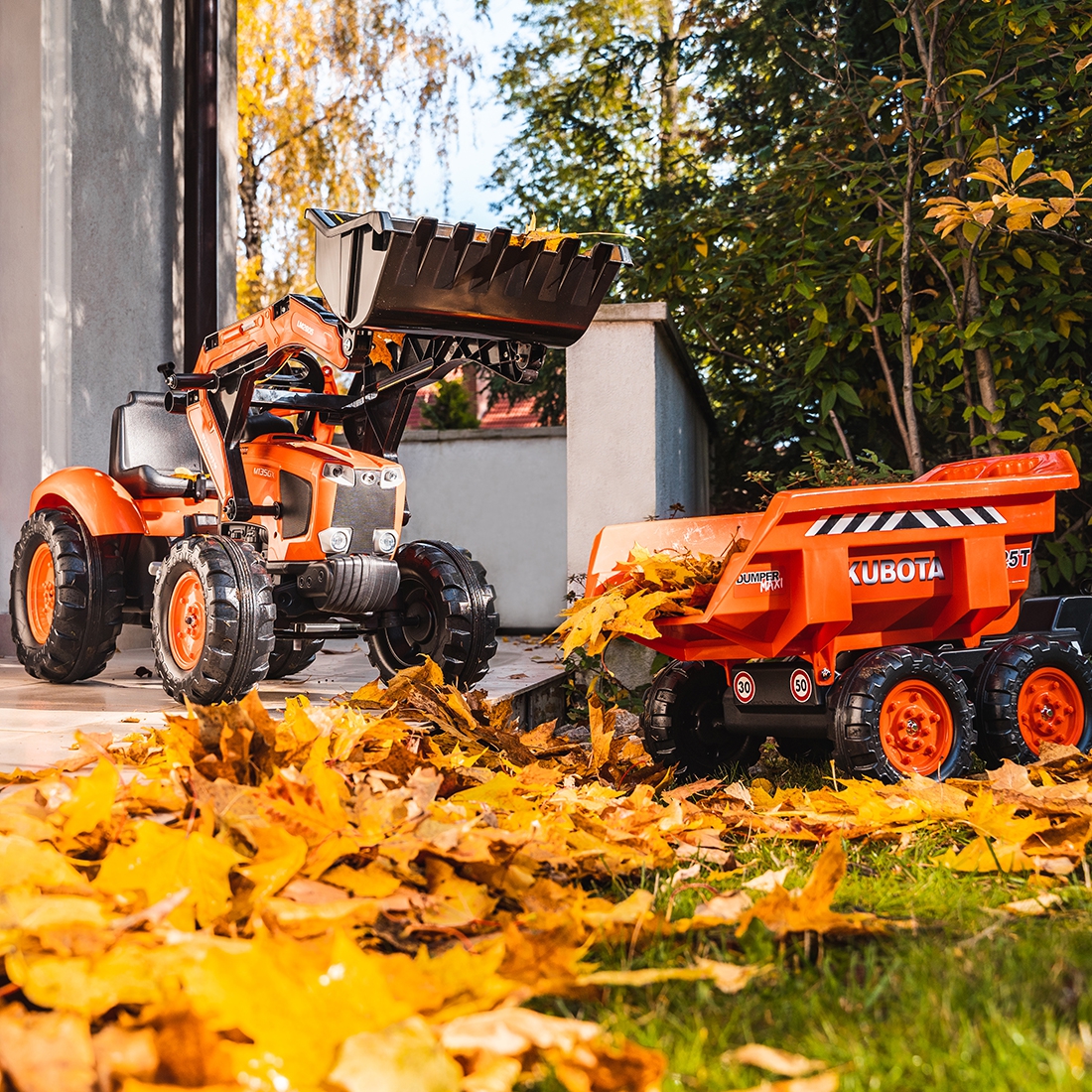 Traktorek kubota pomarańczowy z przyczepką od 3 lat