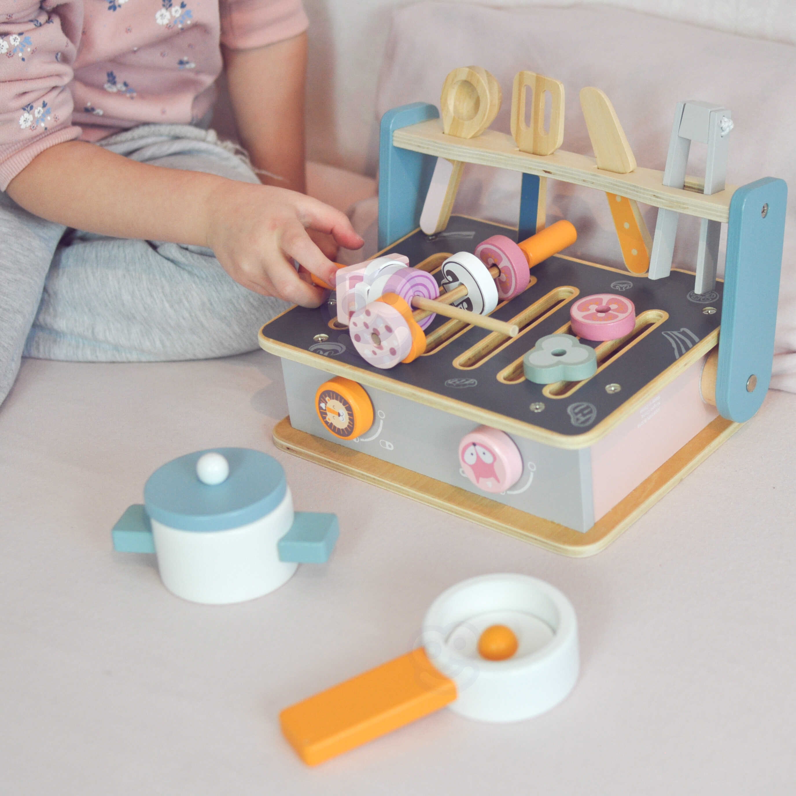 Drewniana składana kuchenka i grill