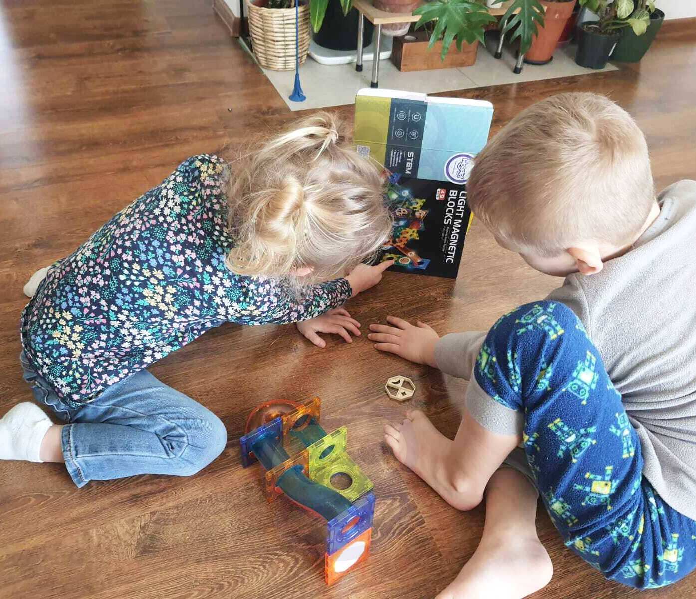 Klocki magnetyczne tor kulkowy świetlny 49 el.
