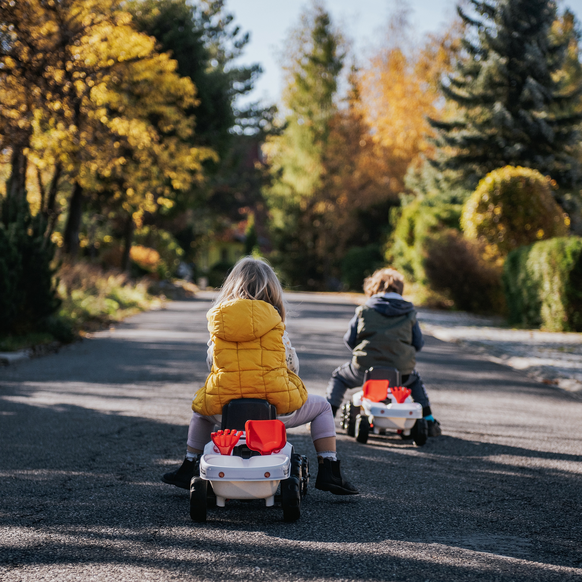 Traktorek baby valtra biały z przyczepką + akc. od 1 roku