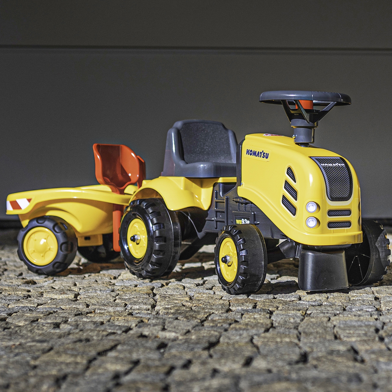 Traktorek baby komatsu żółty z przyczepką + akc. od 1 roku