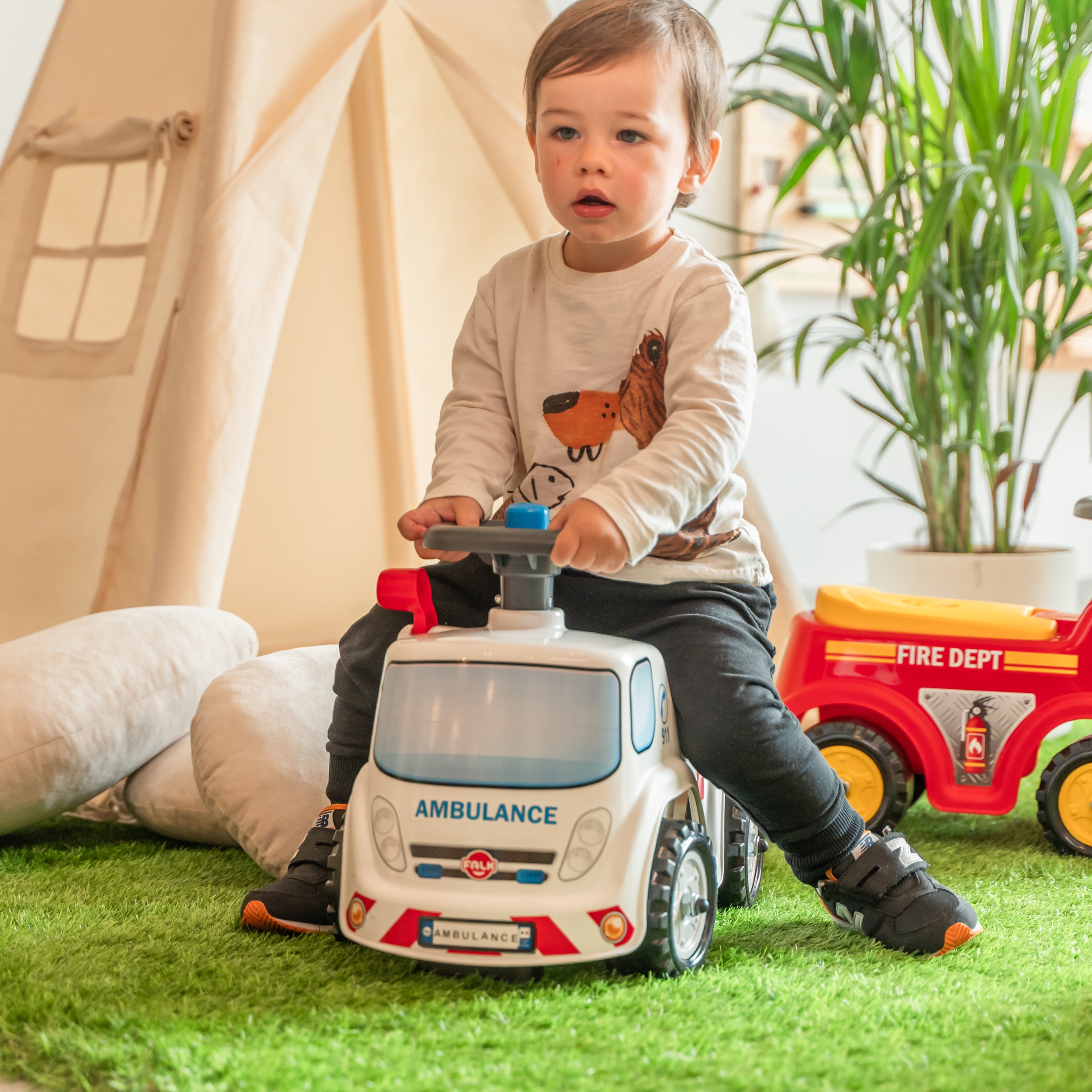 Jeździk samochód ambulans z klaksonem od 1 roku