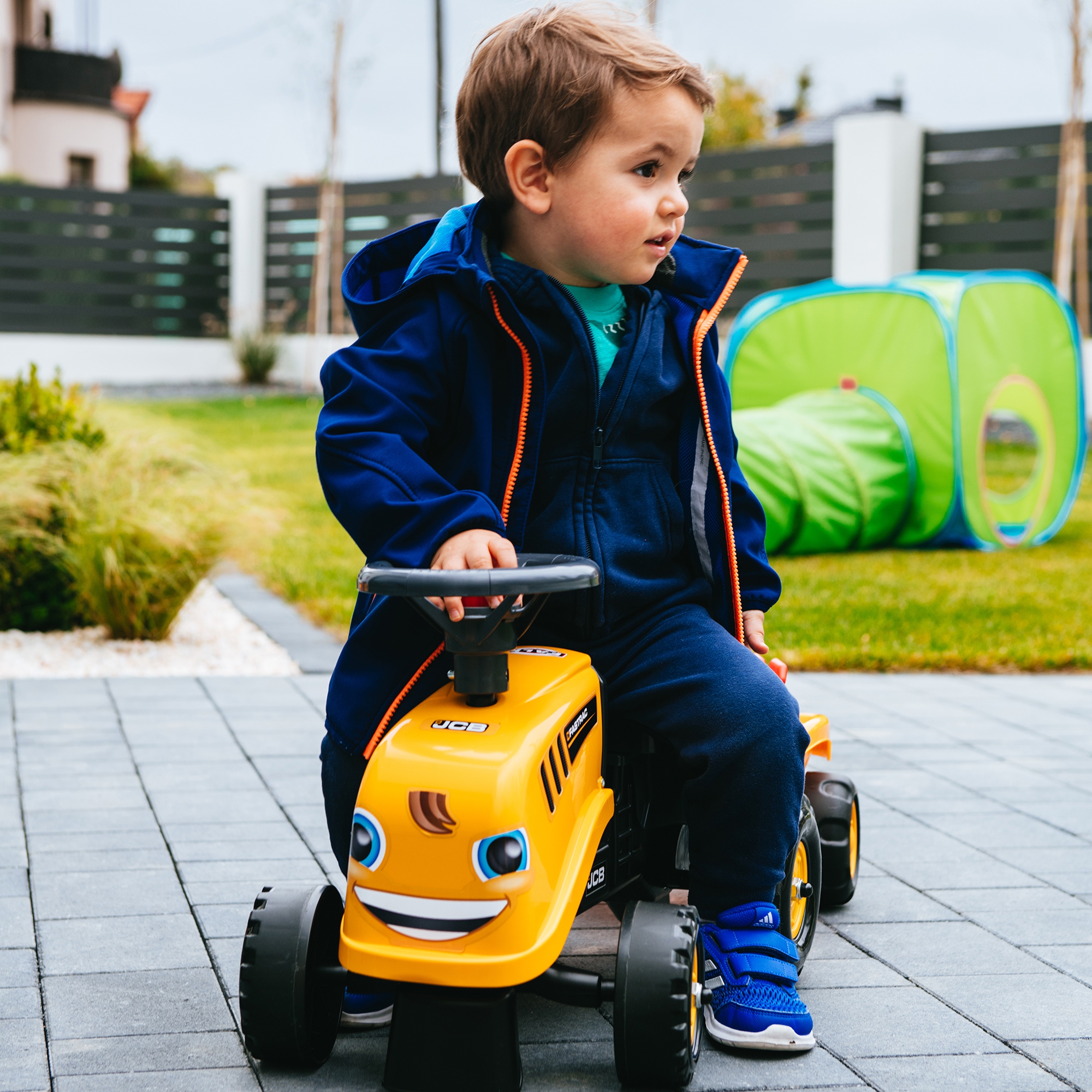 Traktorek jcb pomarańćzowy z przyczepką od 1 roku
