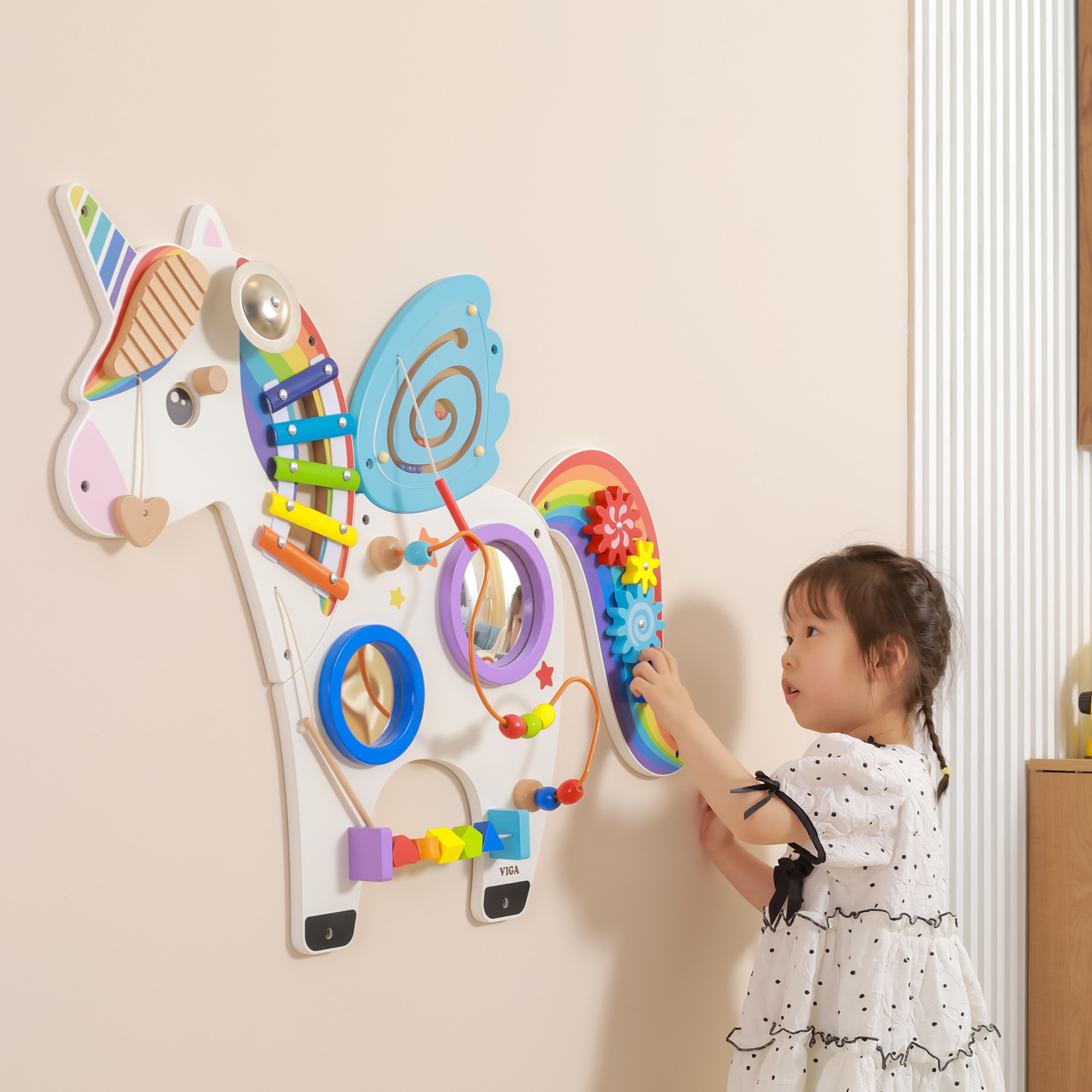 Drewniana tablica sensoryczna manipulacyjna jednorożec certyfikat fsc montessori