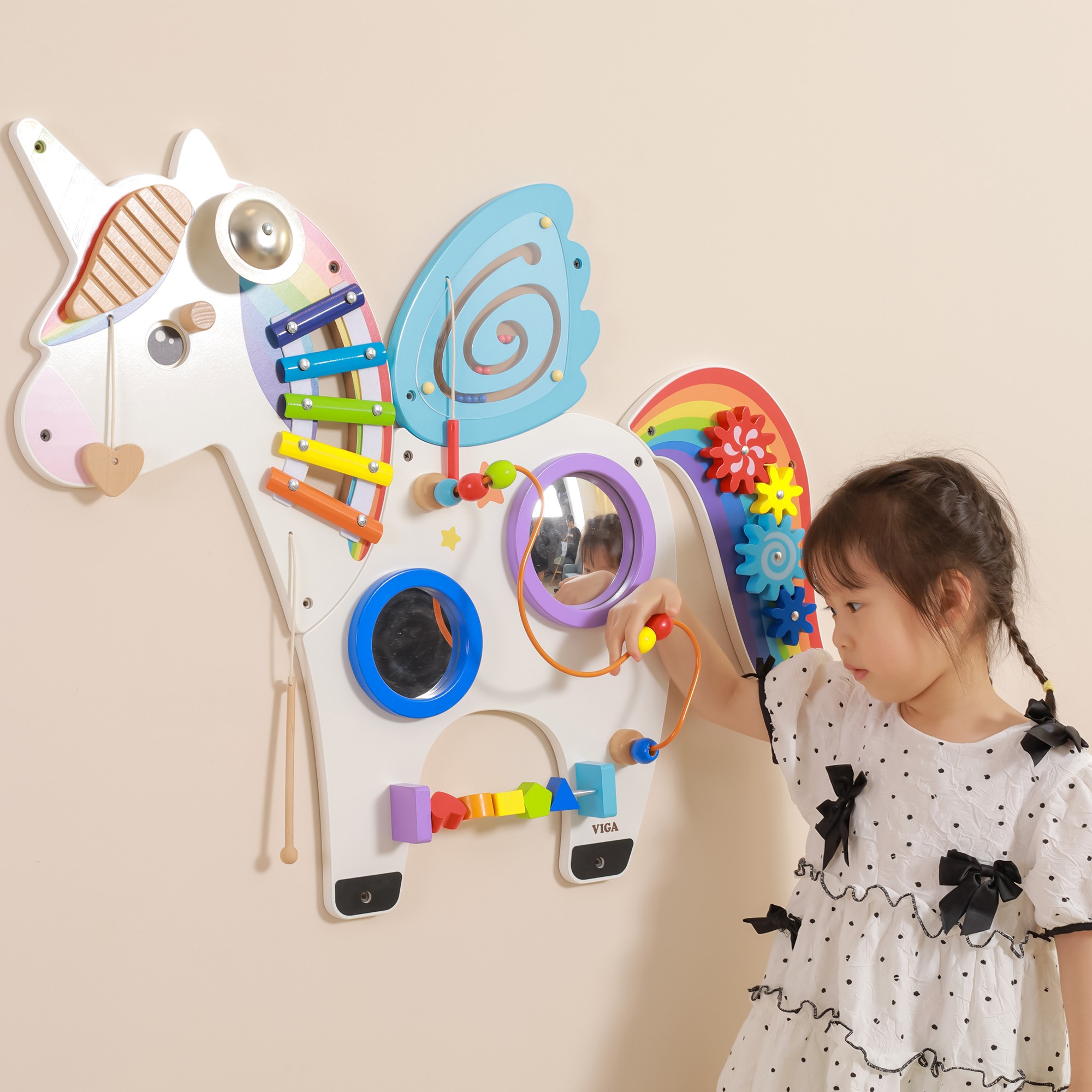 Drewniana tablica sensoryczna manipulacyjna jednorożec certyfikat fsc montessori