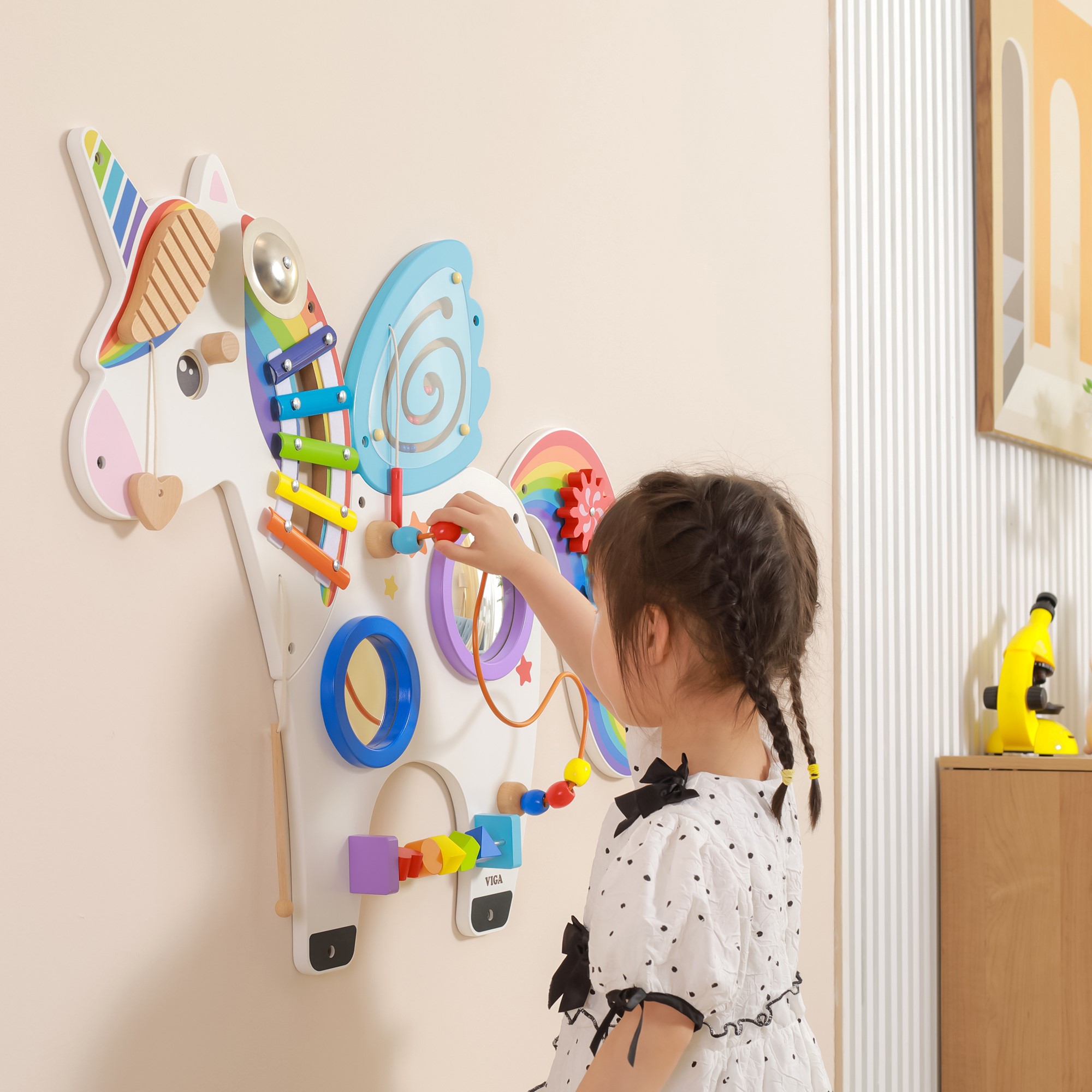 Drewniana tablica sensoryczna manipulacyjna jednorożec certyfikat fsc montessori