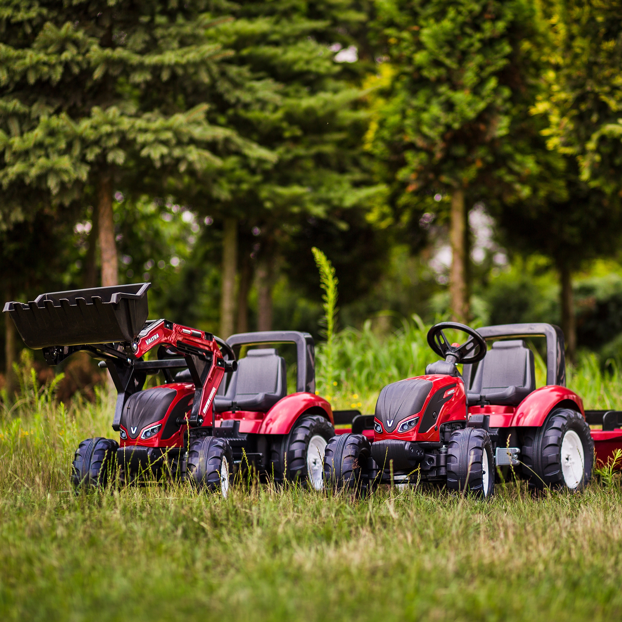 Traktor valtra bordowy na pedały z przyczepką i łyżką od 3 lat