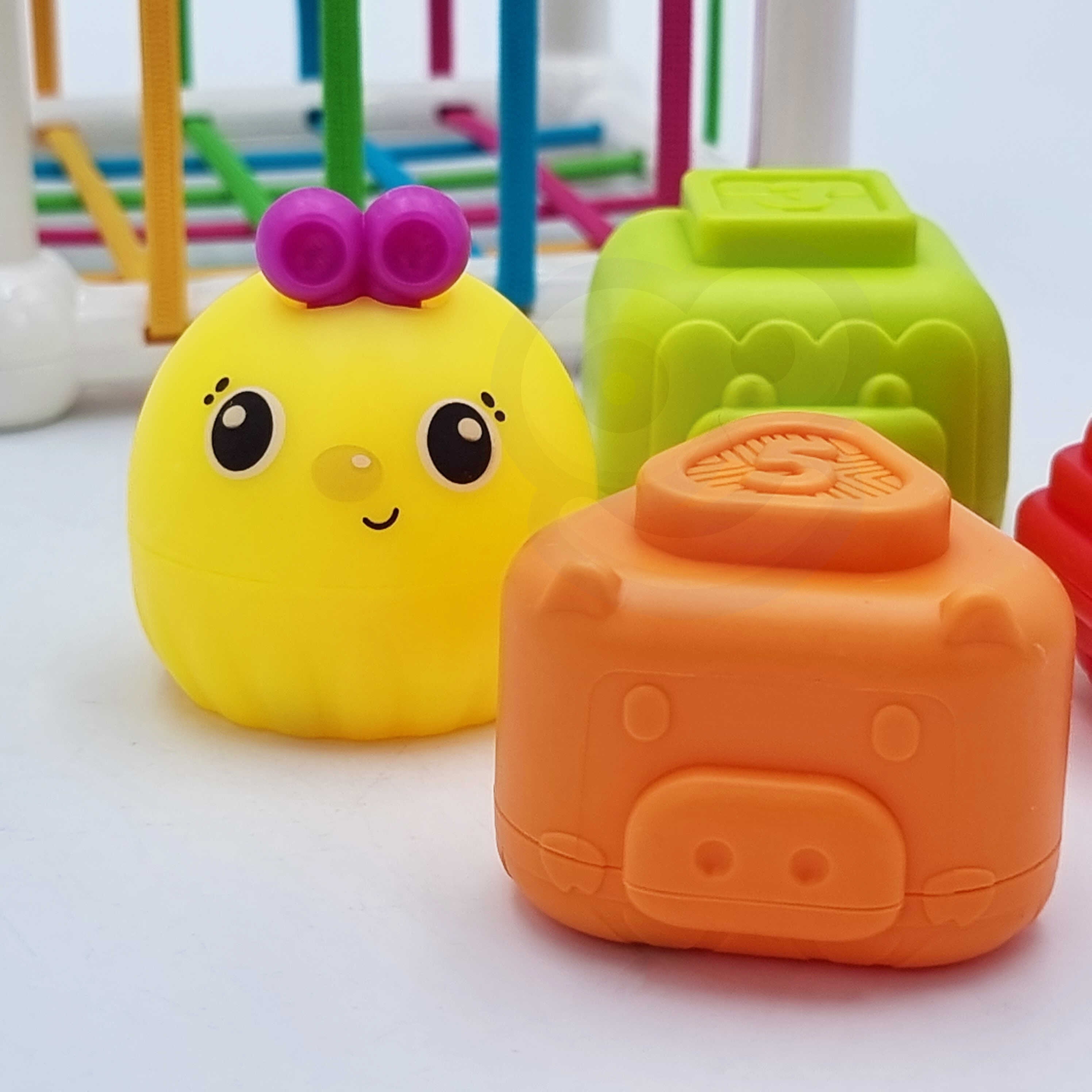 Elastyczna kostka sensoryczna sorter dla dzieci zwierzątka + grzechotka 7 el.