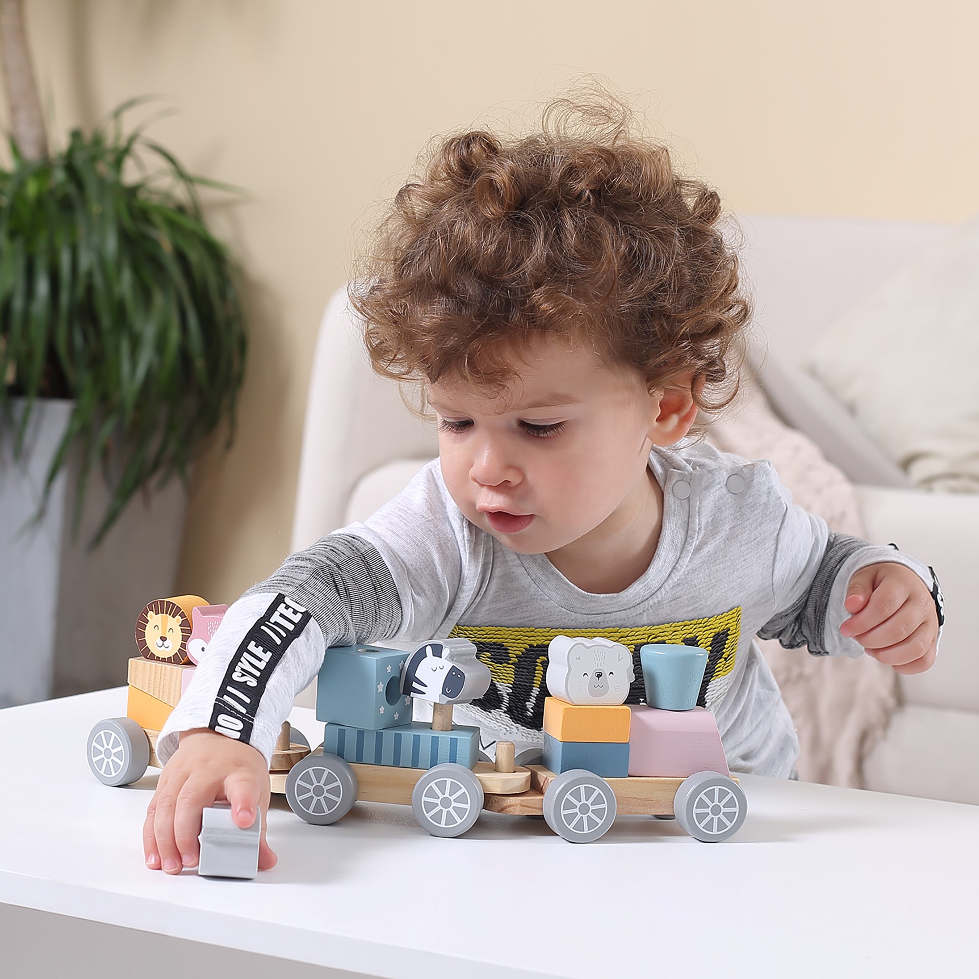 Polarb drewniana kolejka z wagonikami i zwierzątkami do ciągnięcia montessori