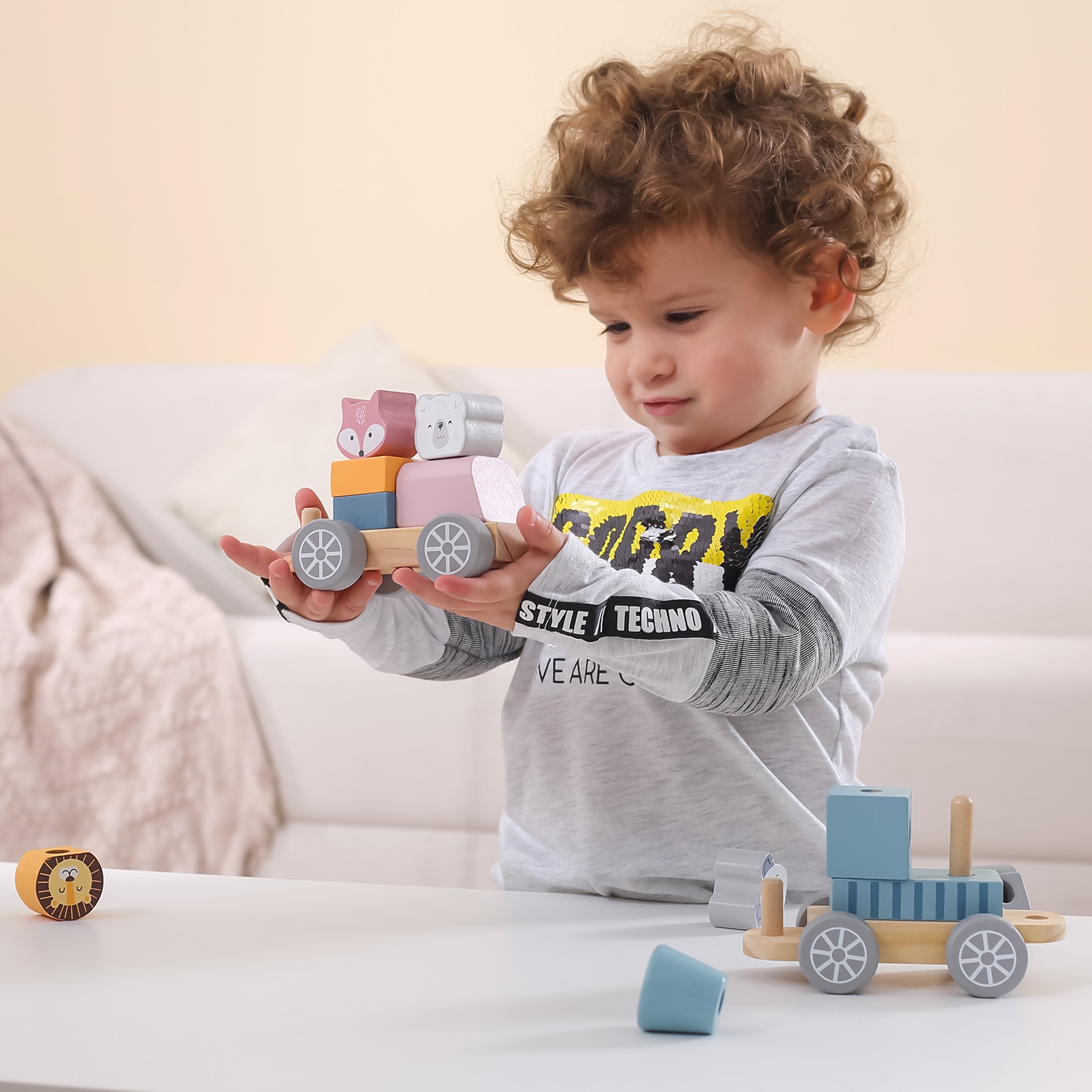 Polarb drewniana kolejka z wagonikami i zwierzątkami do ciągnięcia montessori