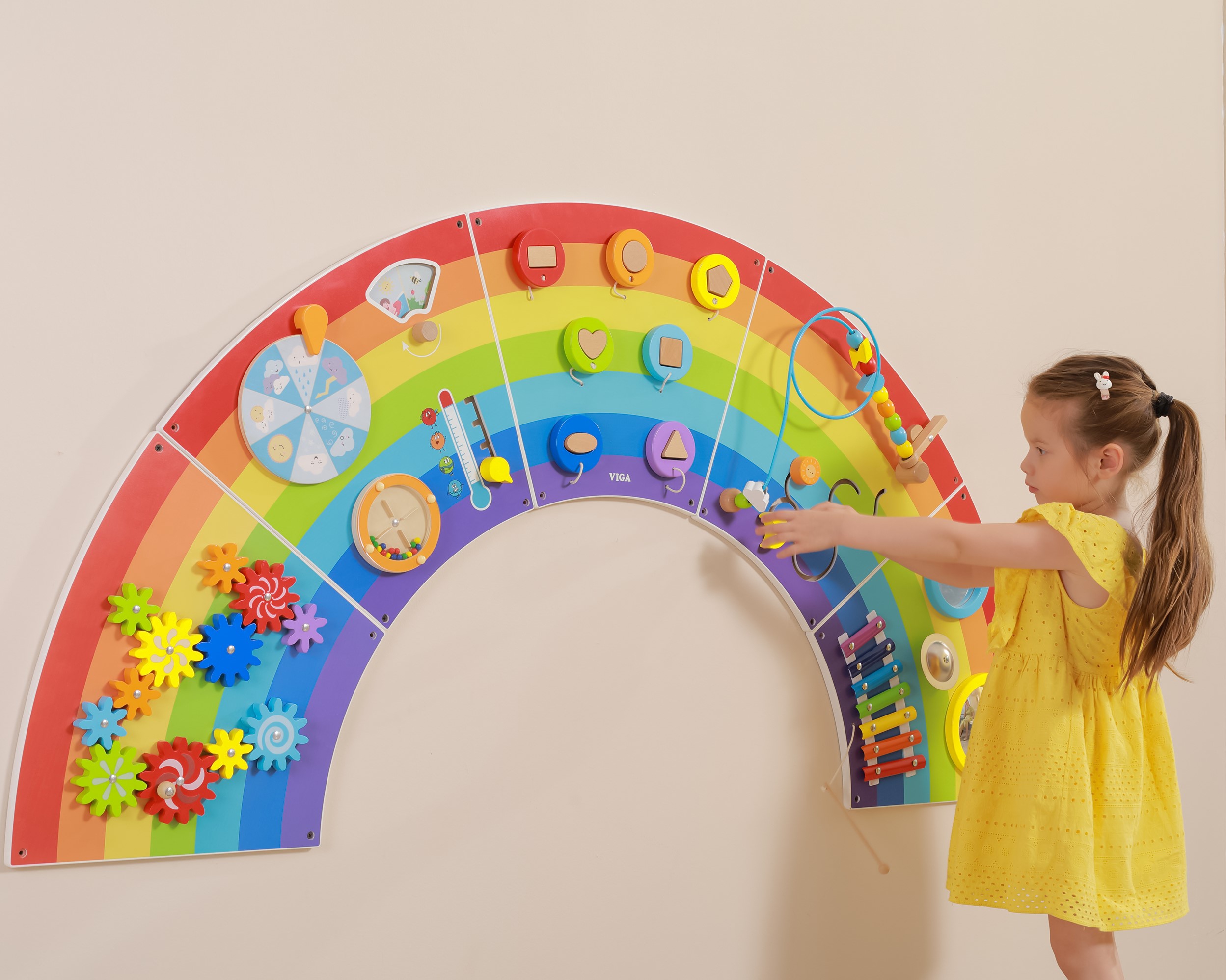Drewniana tablica sensoryczno-manipulacyjna edu tęcza certyfikat fsc