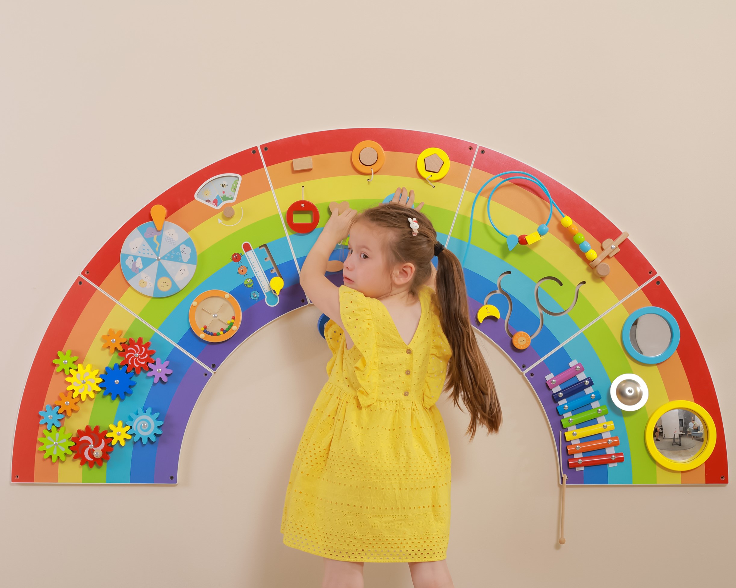 Drewniana tablica sensoryczno-manipulacyjna edu tęcza certyfikat fsc