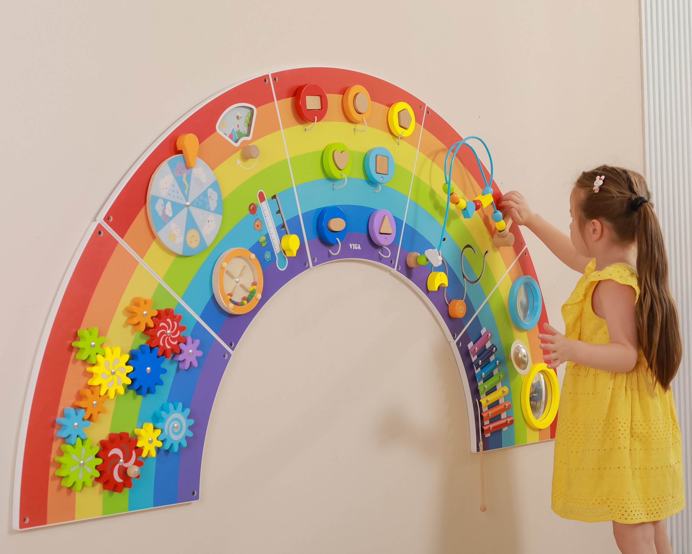 Drewniana tablica sensoryczno-manipulacyjna edu tęcza certyfikat fsc