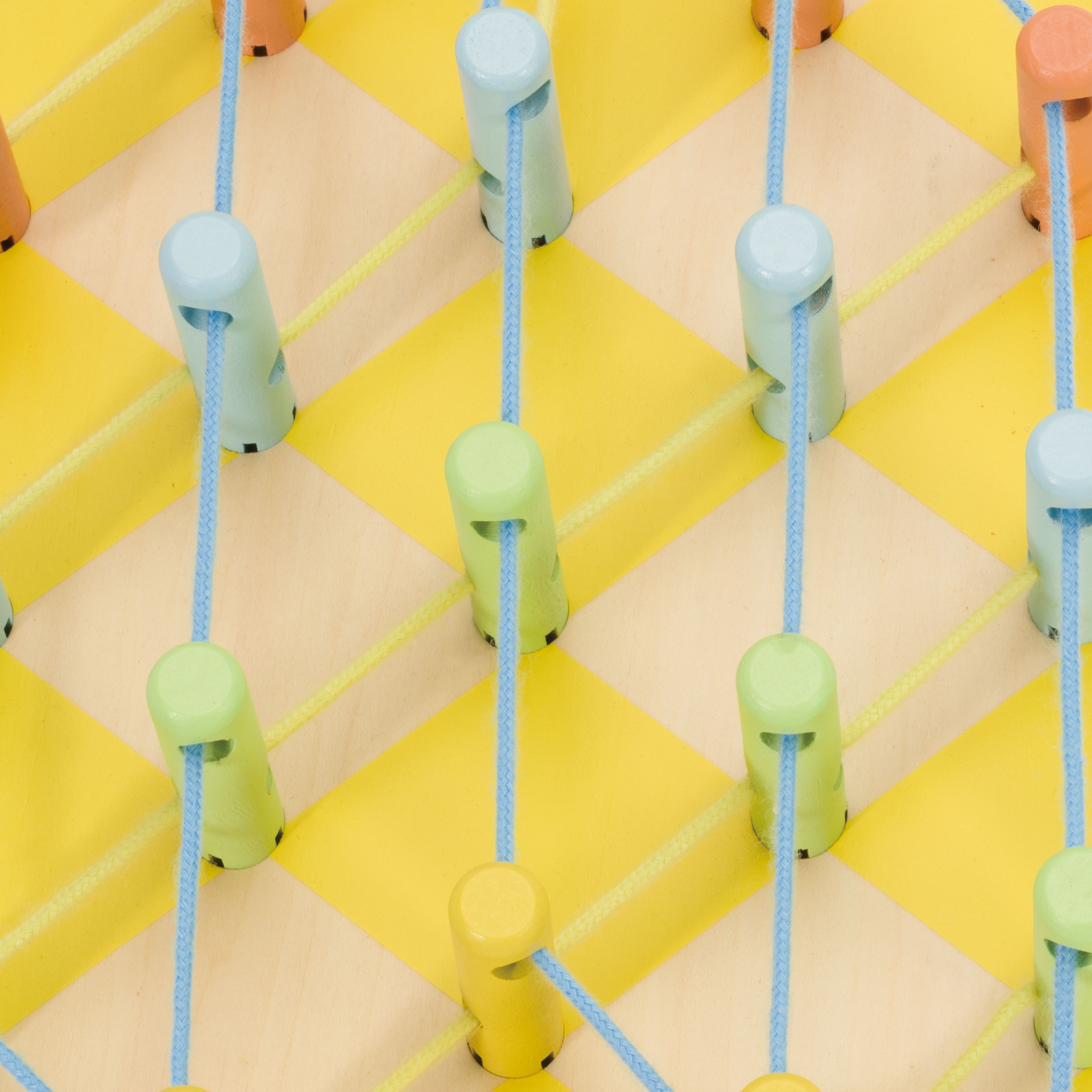 Wooden threader pineapple pegs 21 pcs.