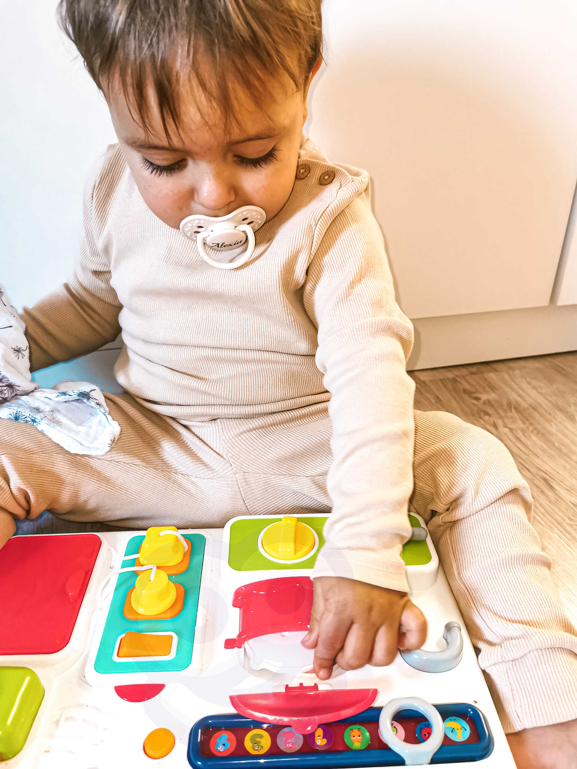 Tablica manipulacyjna kuchnia zegar z efektami dźwiękowymi i świetlnymi montessori