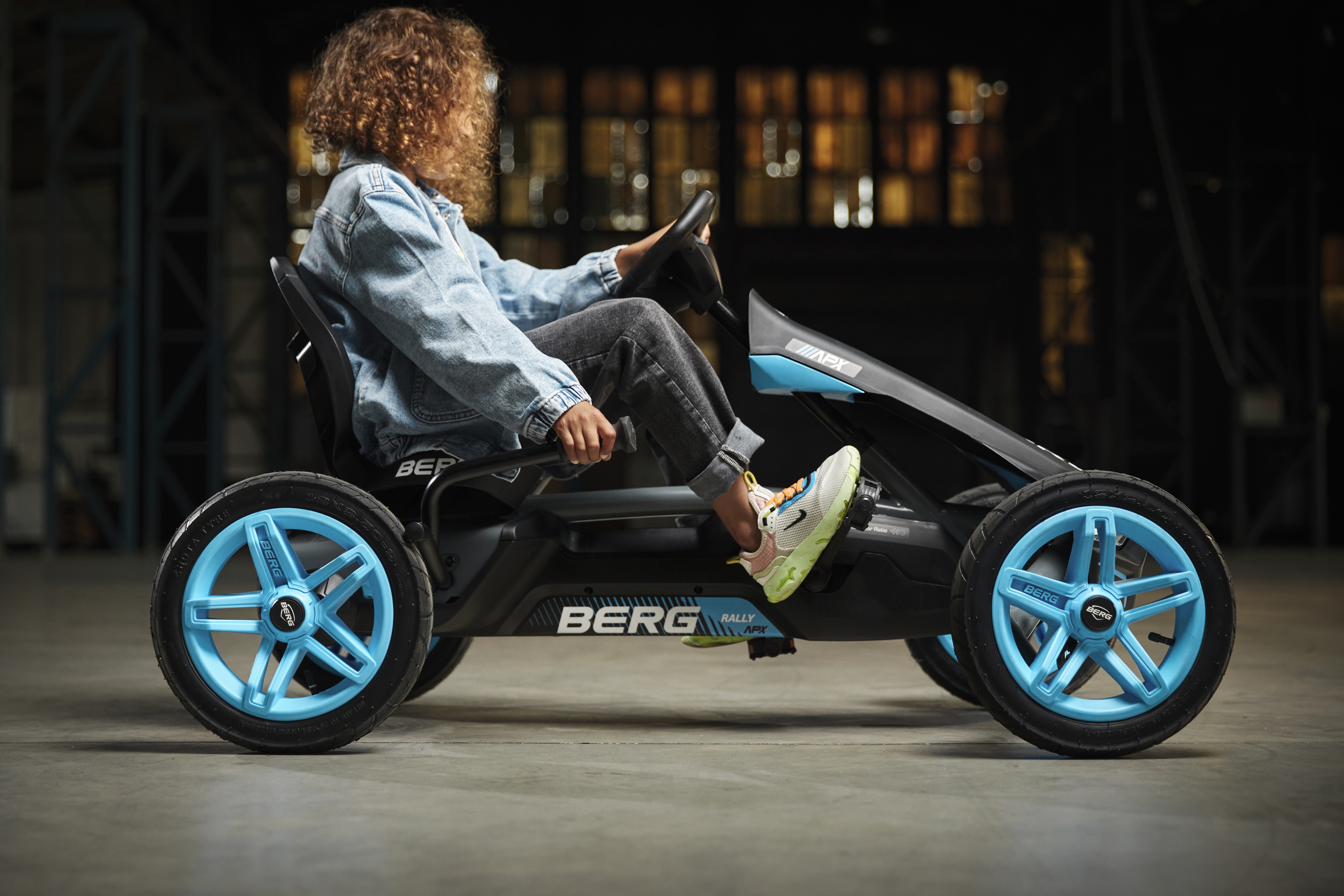 Gokart na pedały rally apx blue bfr 4-12 lat do 60 kg