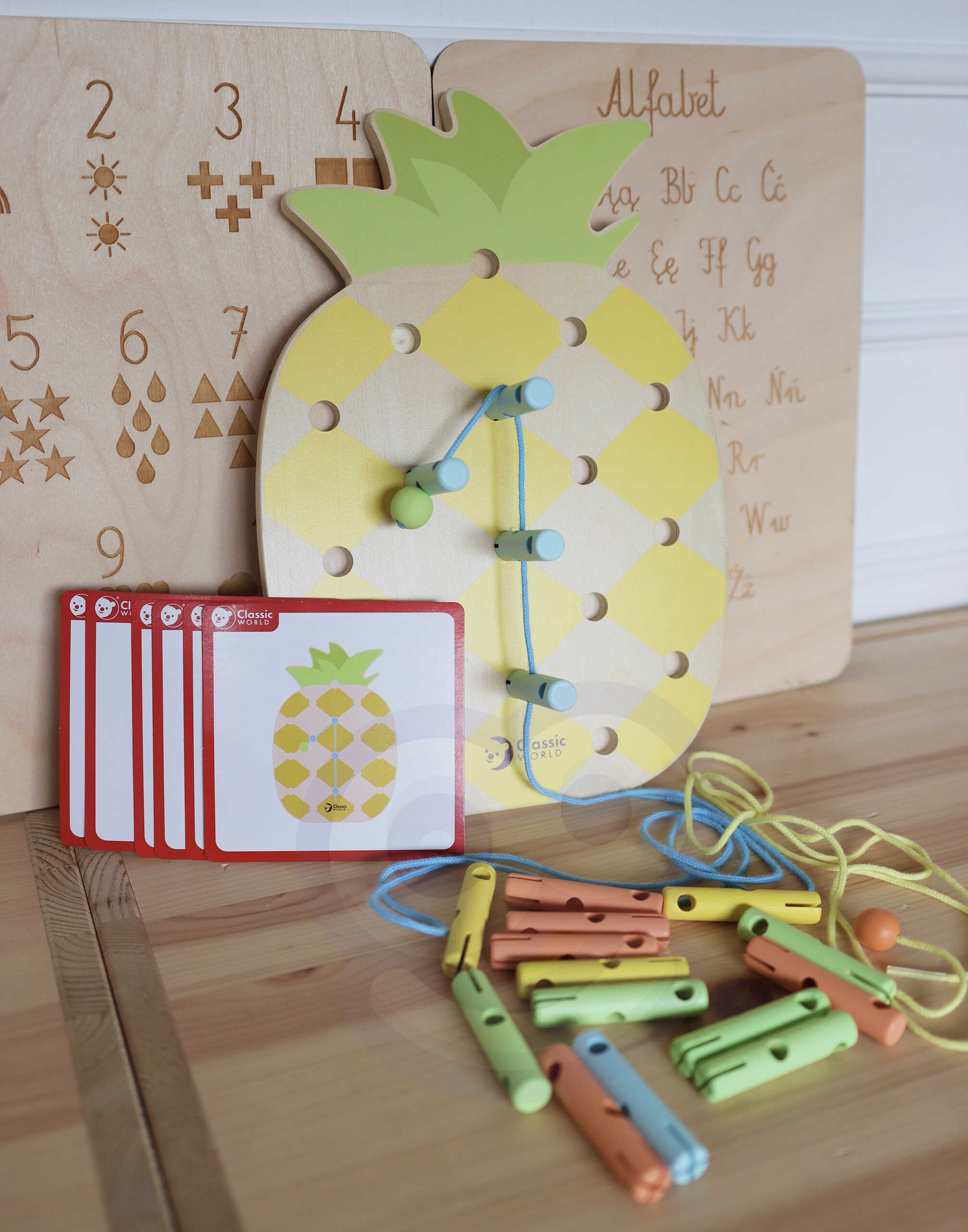 Wooden threader pineapple pegs 21 pcs.