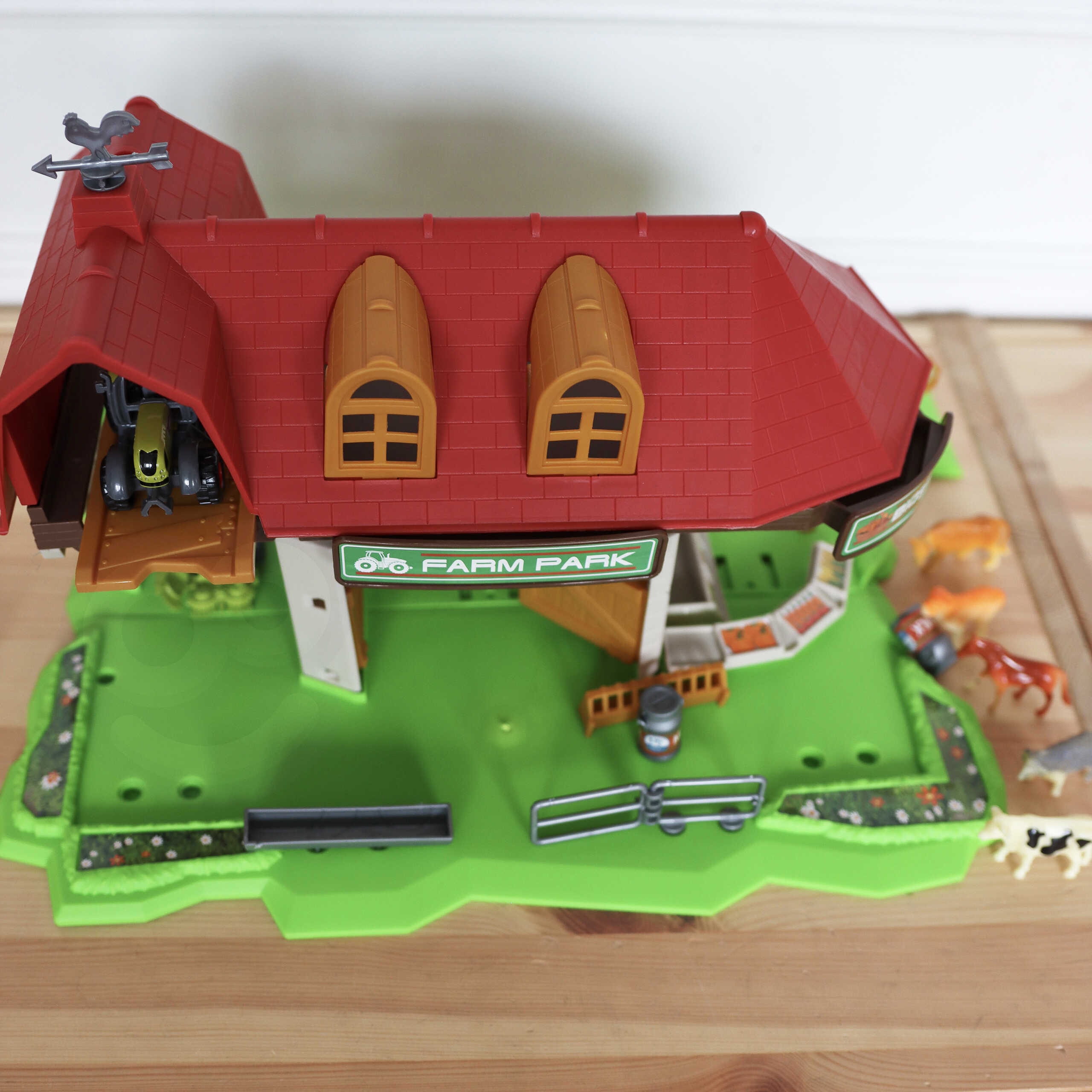 Zestaw farma zagroda traktory + figurki 42 el.