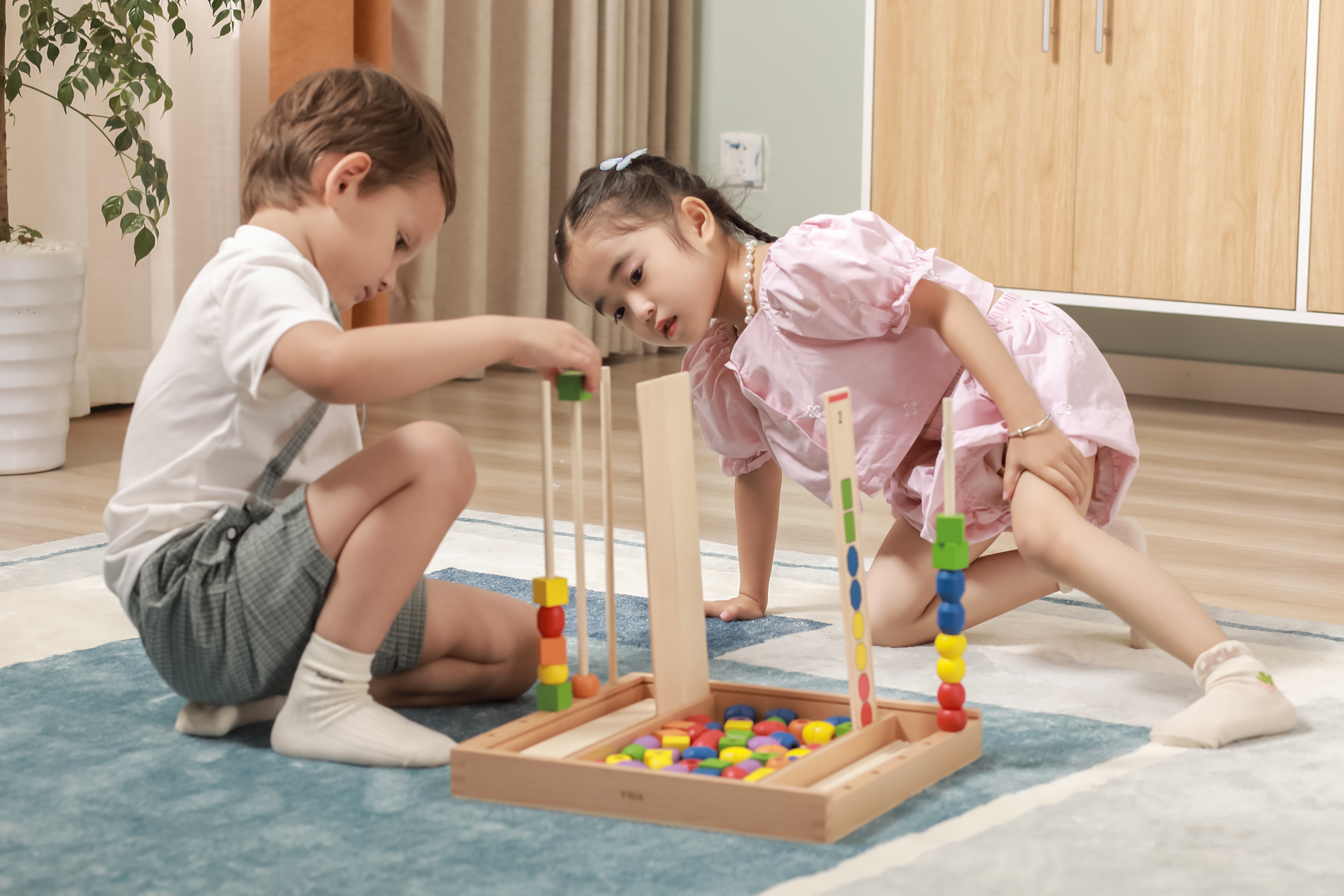 Drewniana gra edukacyjna logiczne koraliki 104 elementy montessori