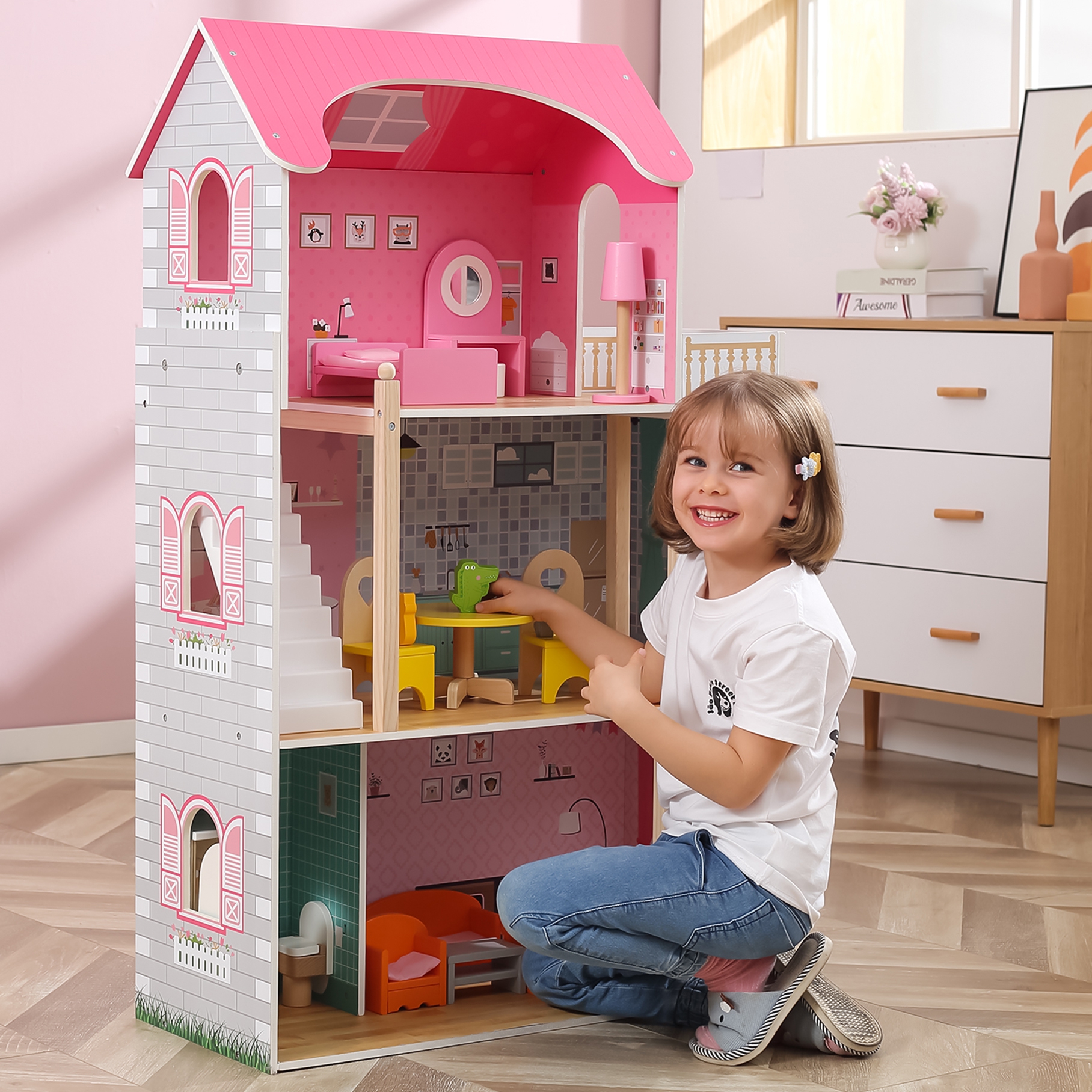 Duży drewniany domek dla lalek
