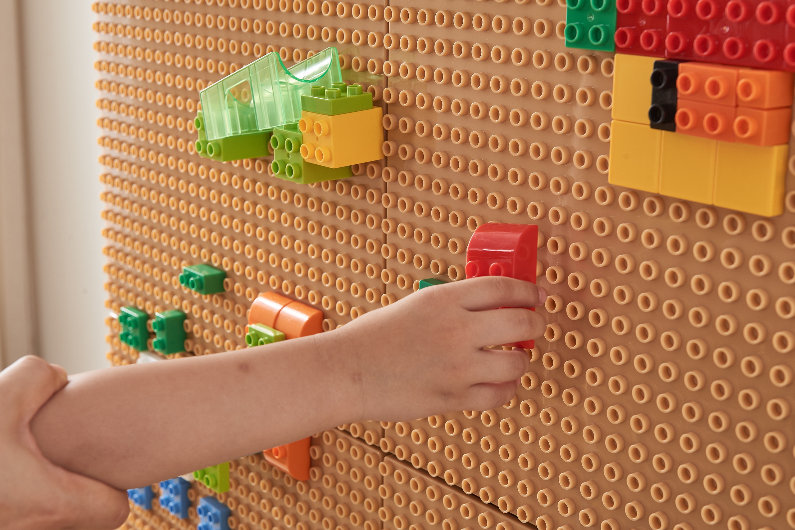 Drewniany stół edukacyjny + akcesoria stem wall + 359 el.