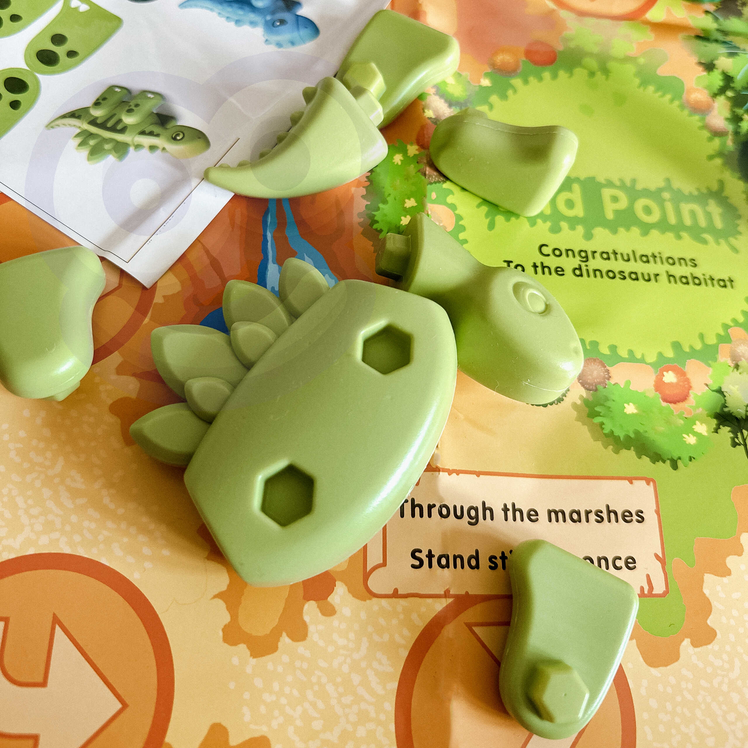 Zestaw konstrukcyjny 2w1 gra planszowa dinozaury + kostka 46 el.