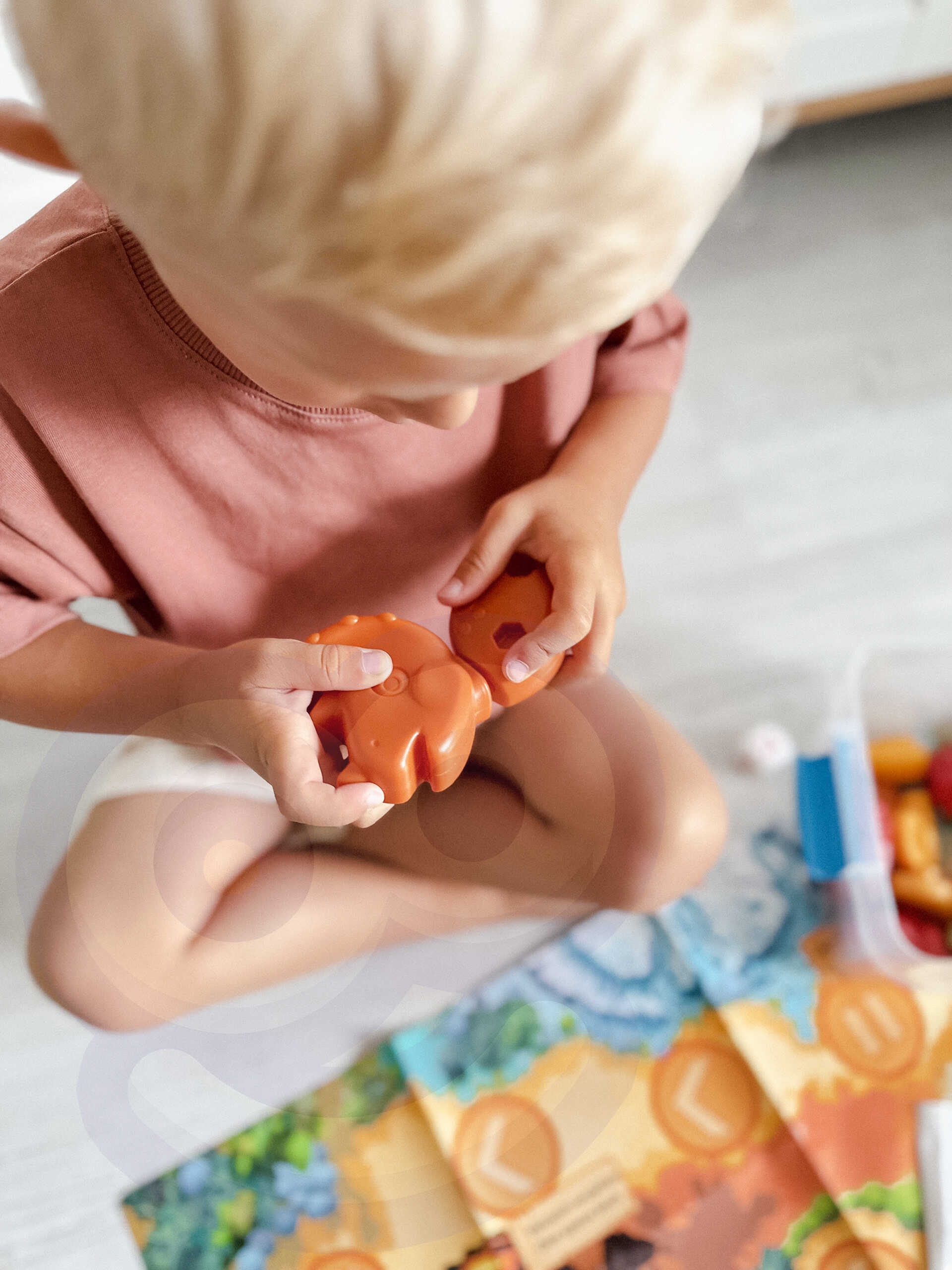 Zestaw konstrukcyjny 2w1 gra planszowa dinozaury + kostka 46 el.
