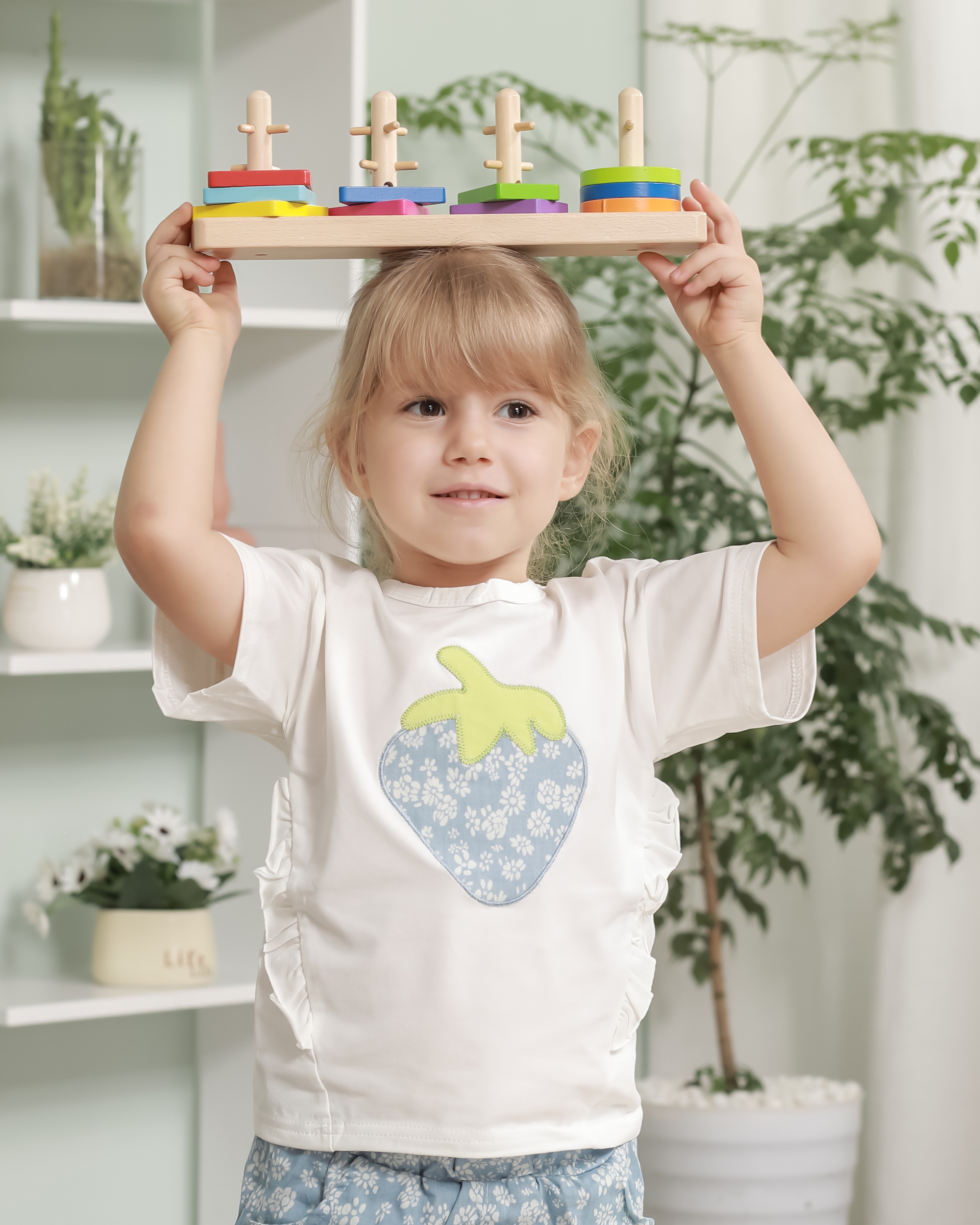 Drewniane klocki z sorterem kształtów montessori