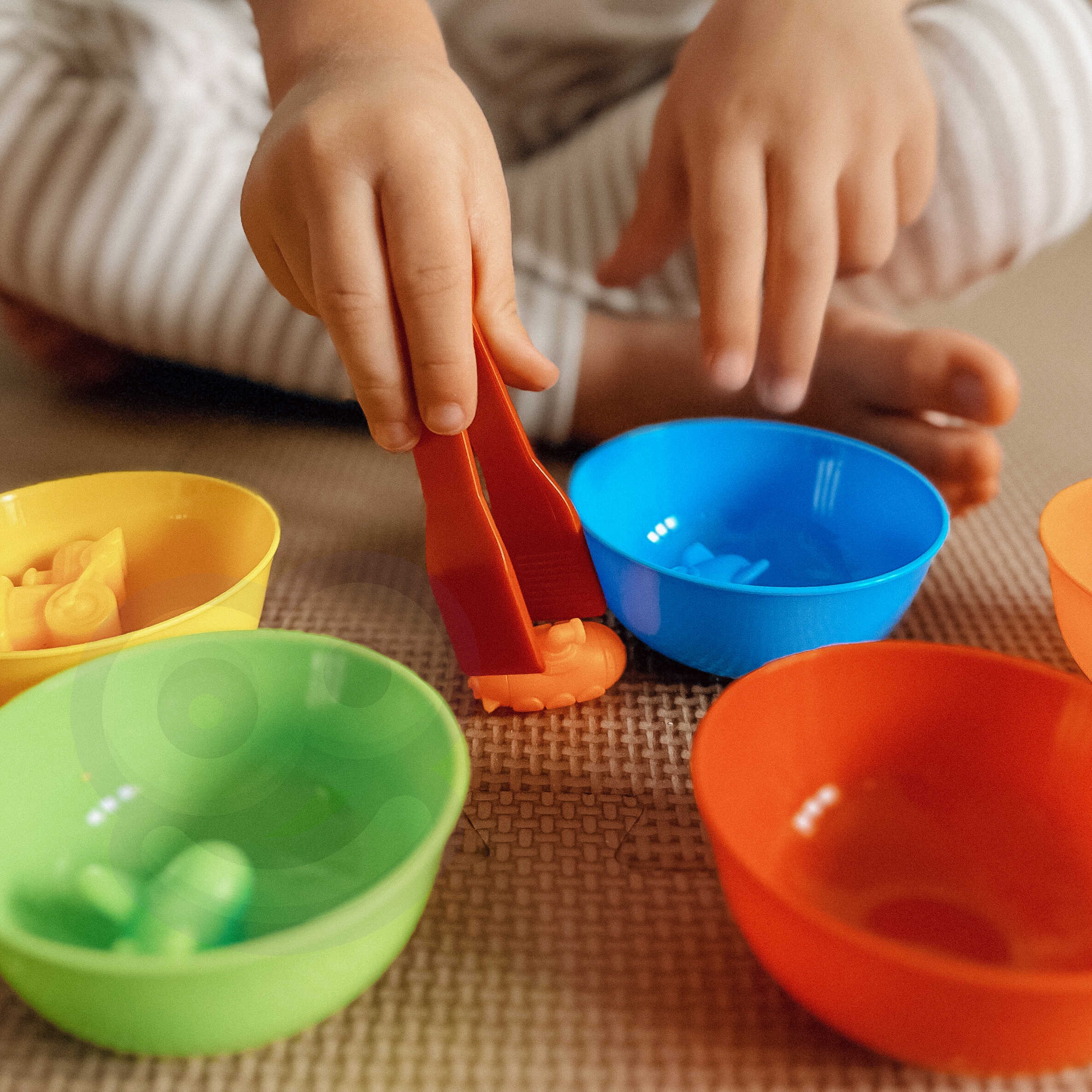 Gra edukacyjna montessori sorter kolorów pojazdy 44 el.