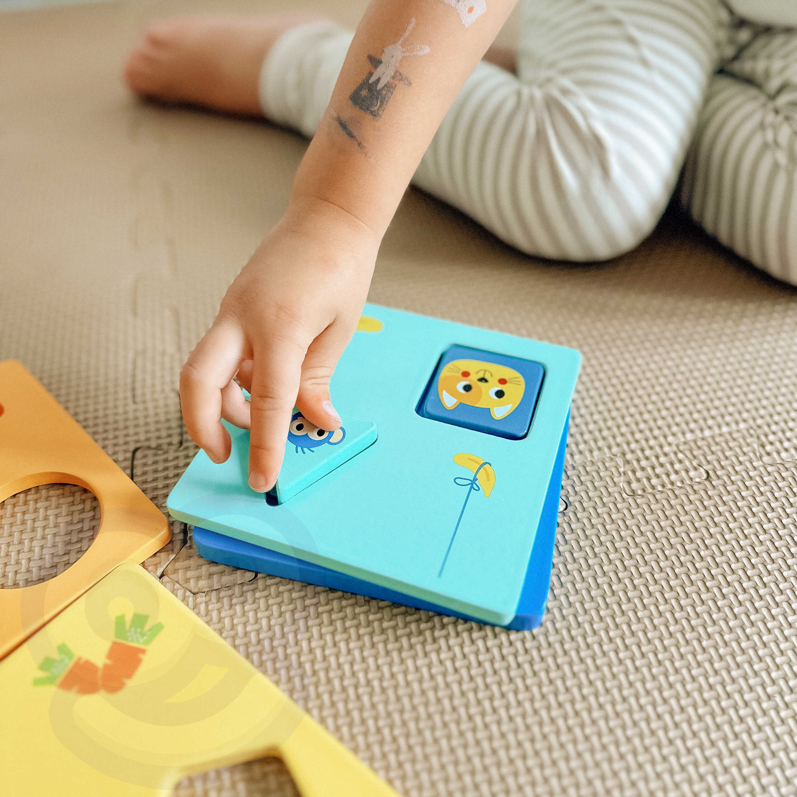 Układanka montessori kształty i kolory zwierzątka 6 planszy fsc