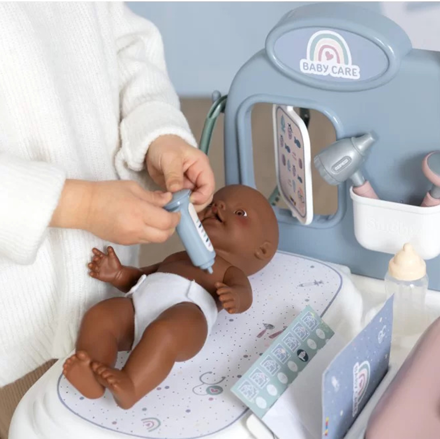 Baby care centrum medyczne opieki dla lalek z elektronicznym tabletem + 24 akc.