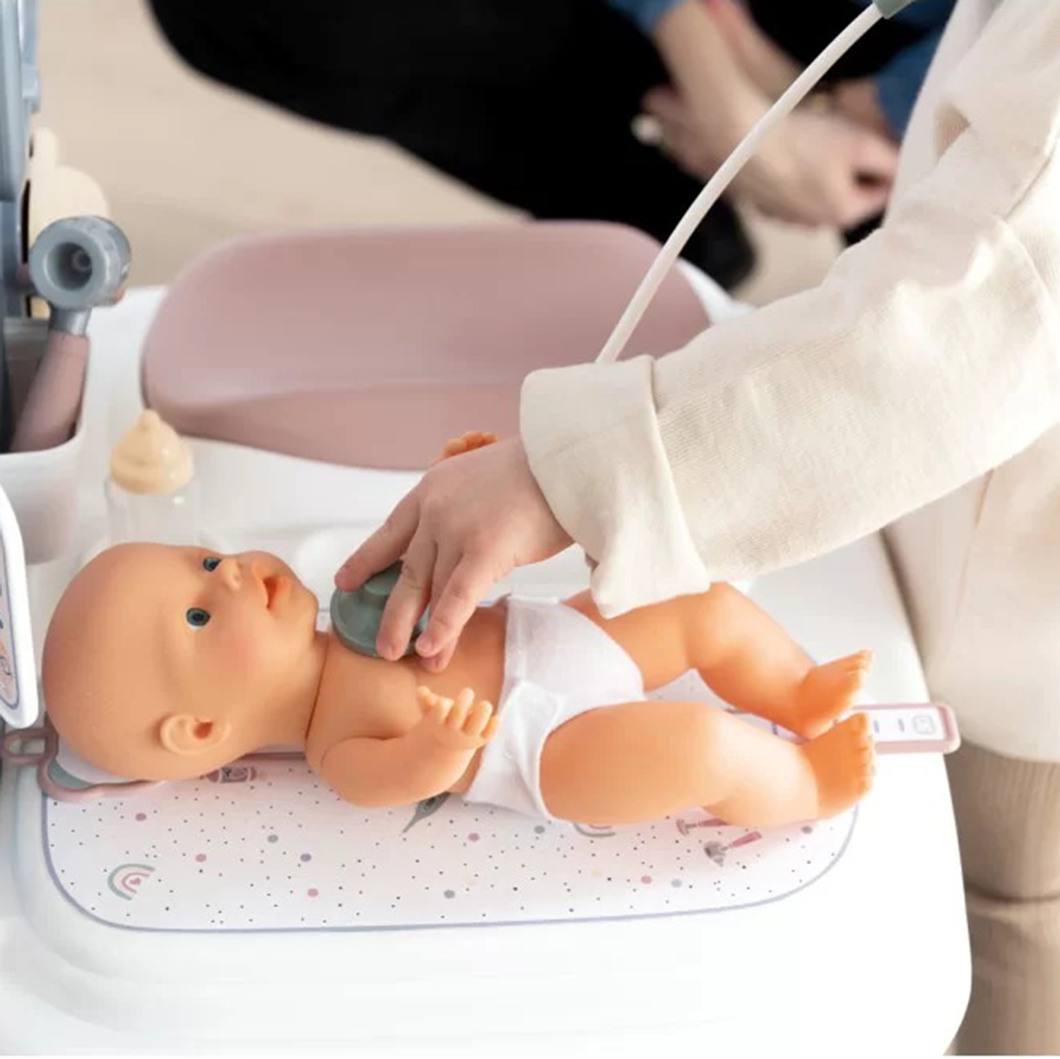 Baby care centrum medyczne opieki dla lalek z elektronicznym tabletem + 24 akc.