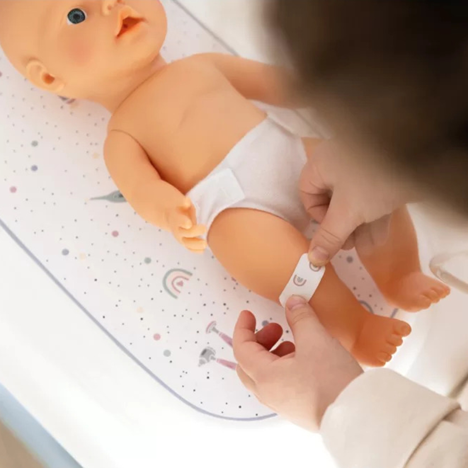 Baby care centrum medyczne opieki dla lalek z elektronicznym tabletem + 24 akc.
