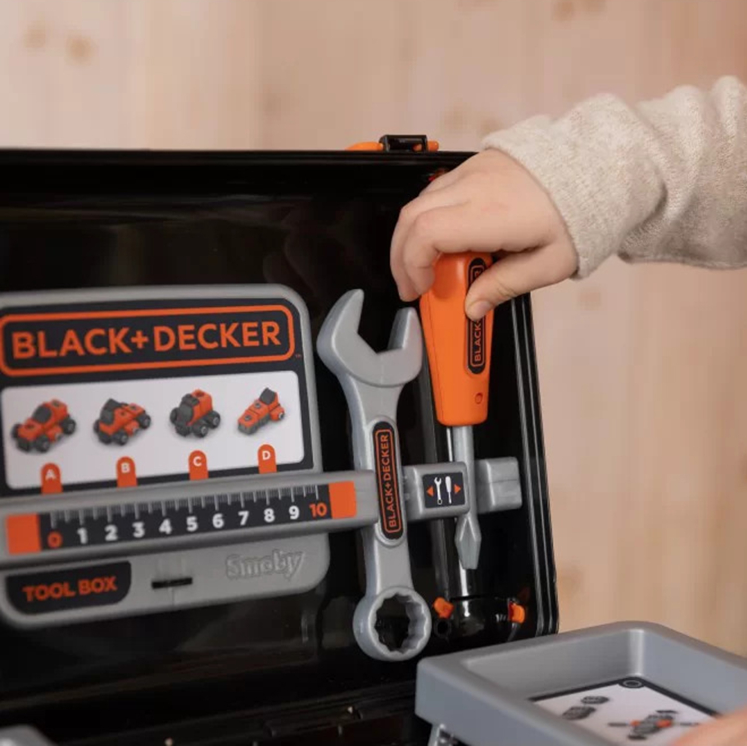 Black &amp; decker walizka z narzędziami + samochód w częściach
