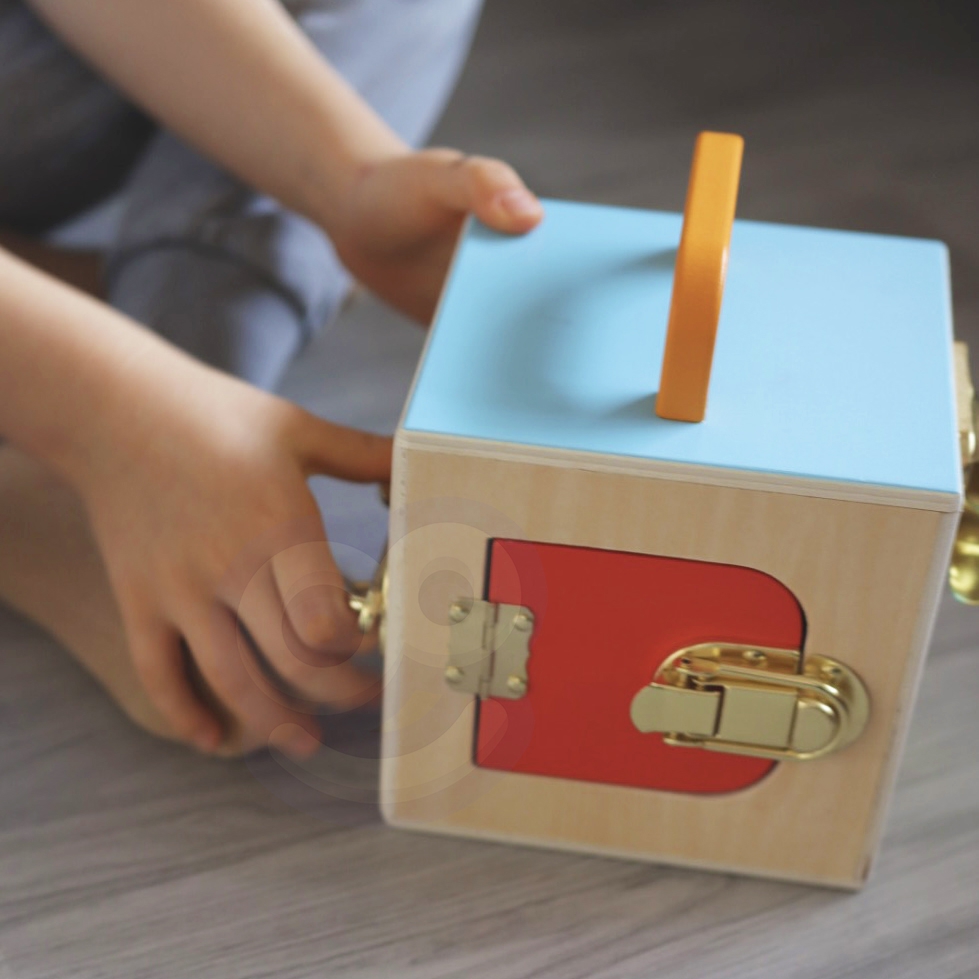 Edukacyjne pudełko montessori układanka liczydło tablica pogody 6w1 od 3 lat