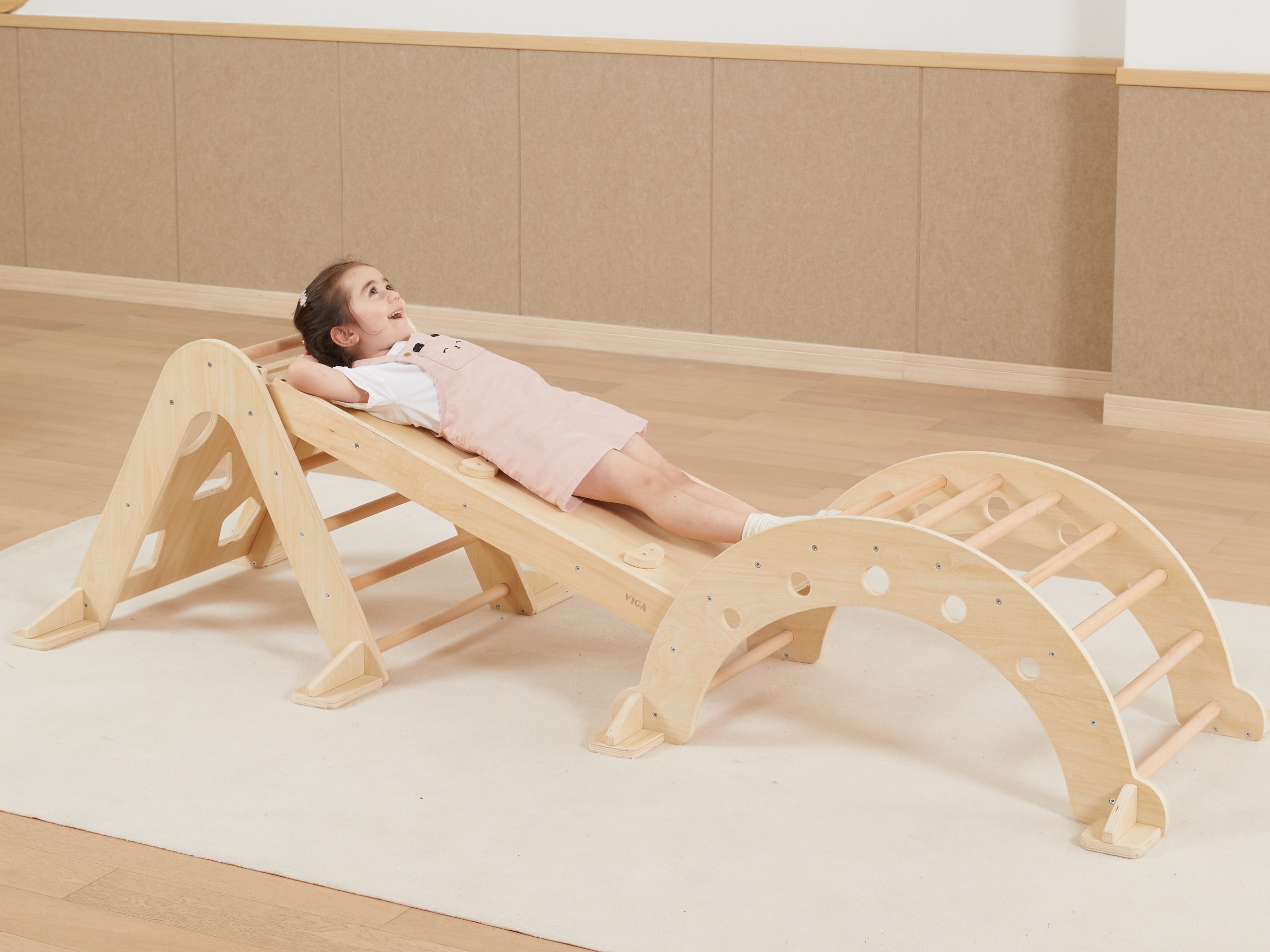 Drewniany bujak naturalny montessori