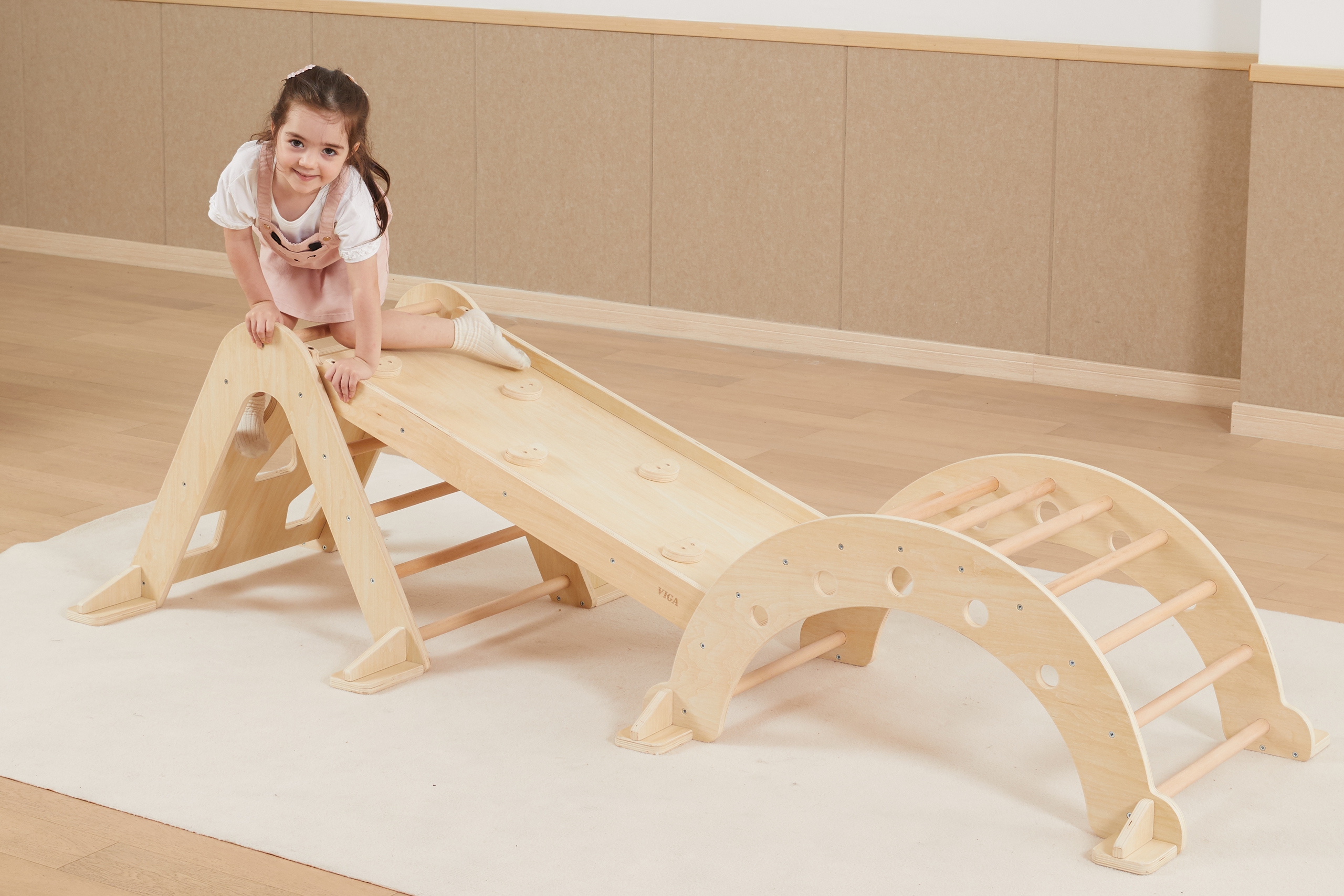 Drewniany bujak naturalny montessori