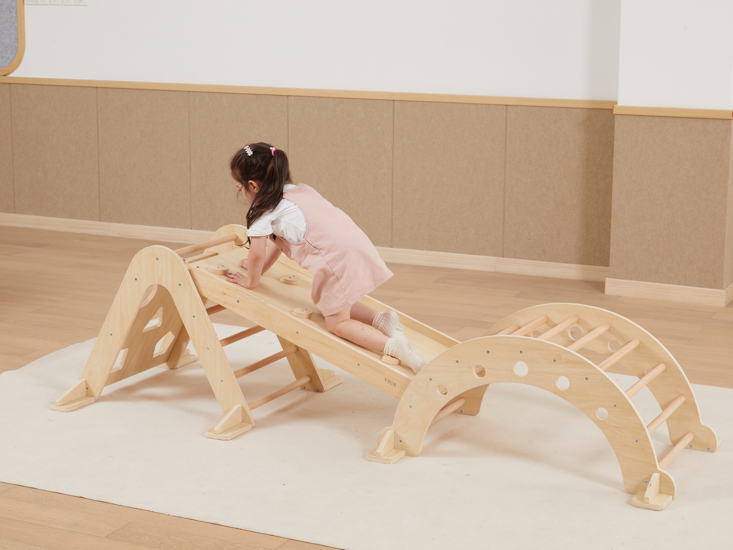 Drewniany bujak naturalny montessori