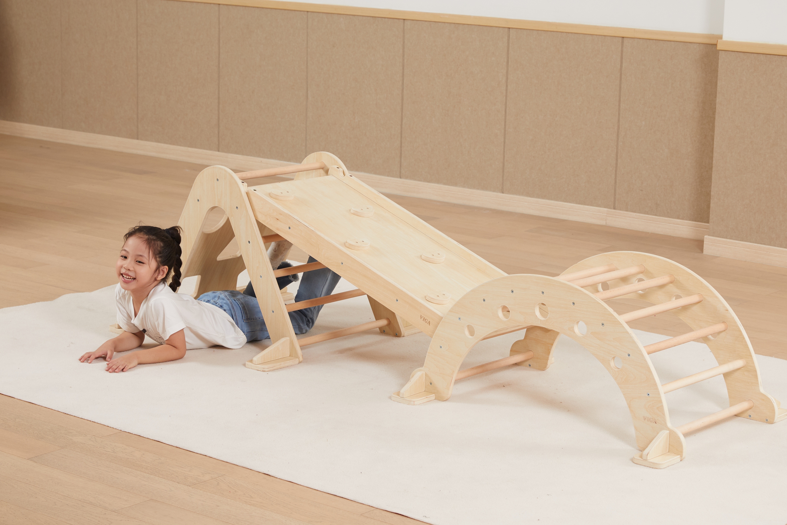 Drewniany bujak naturalny montessori