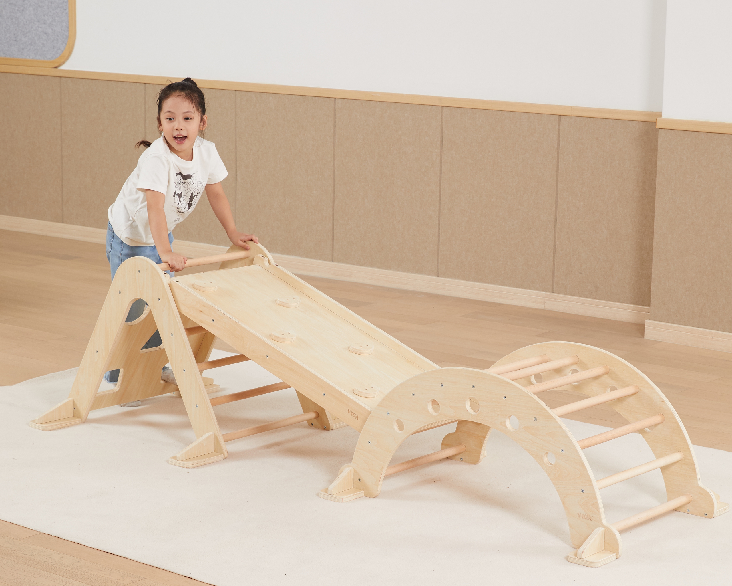 Drewniany bujak naturalny montessori